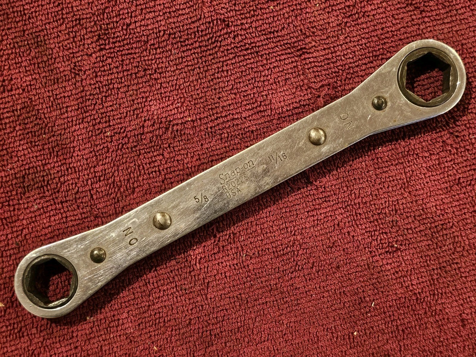 Snap-on Tools R2022S- 5/8″ and 1/16″ SAE 6 pt Flat Double Ratcheting Wrench USA