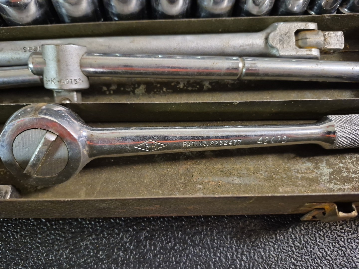 Vintage S-K TOOLS 1/2″ Drive Socket Set 19 pc W/ Metal Box, ratchet & extensions