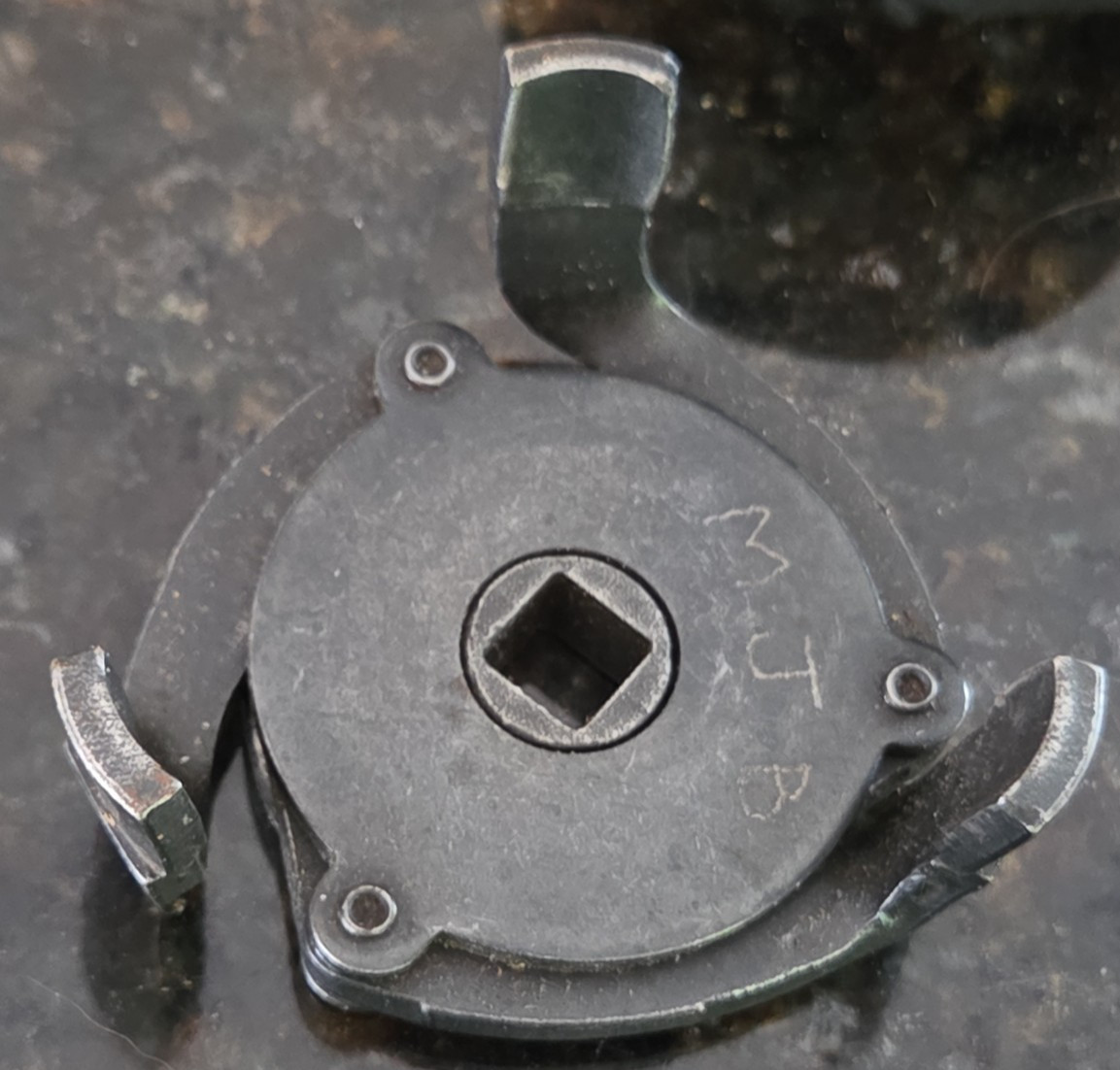 Matco Tools MST60C 3/8″ Drive 3-Leg Jaw Oil Filter Wrench