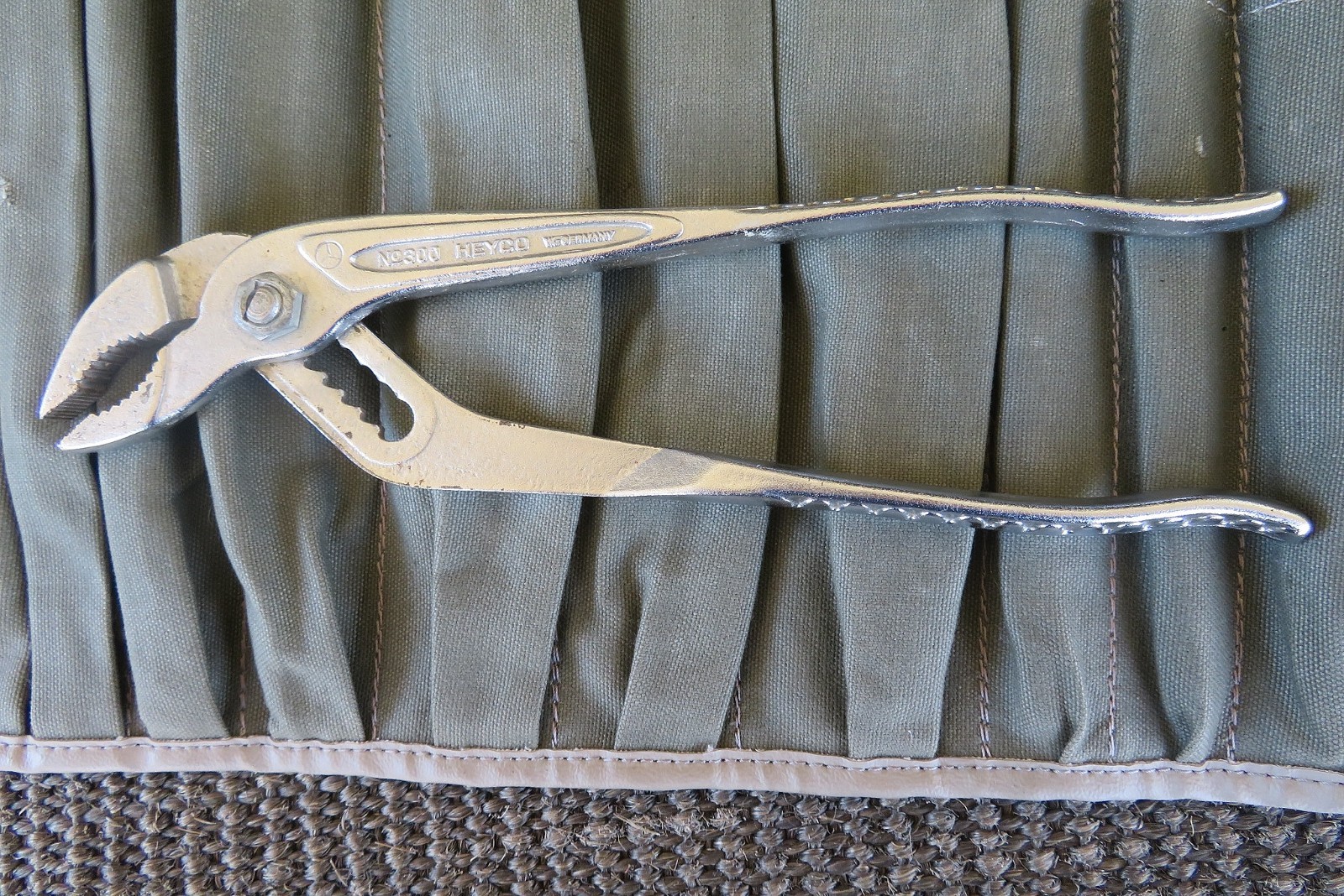 Mercedes OEM W113 230SL 250SL 280SL W111 ON BOARD TOOL KIT– ORIGINAL & COMPLETE