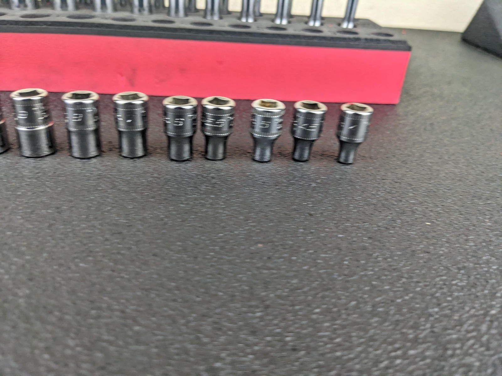 #bo705 Snap-On Tools 142STMMSYFR1 42pc 1/4″ Drive 6-Point Metric Foam Socket Set