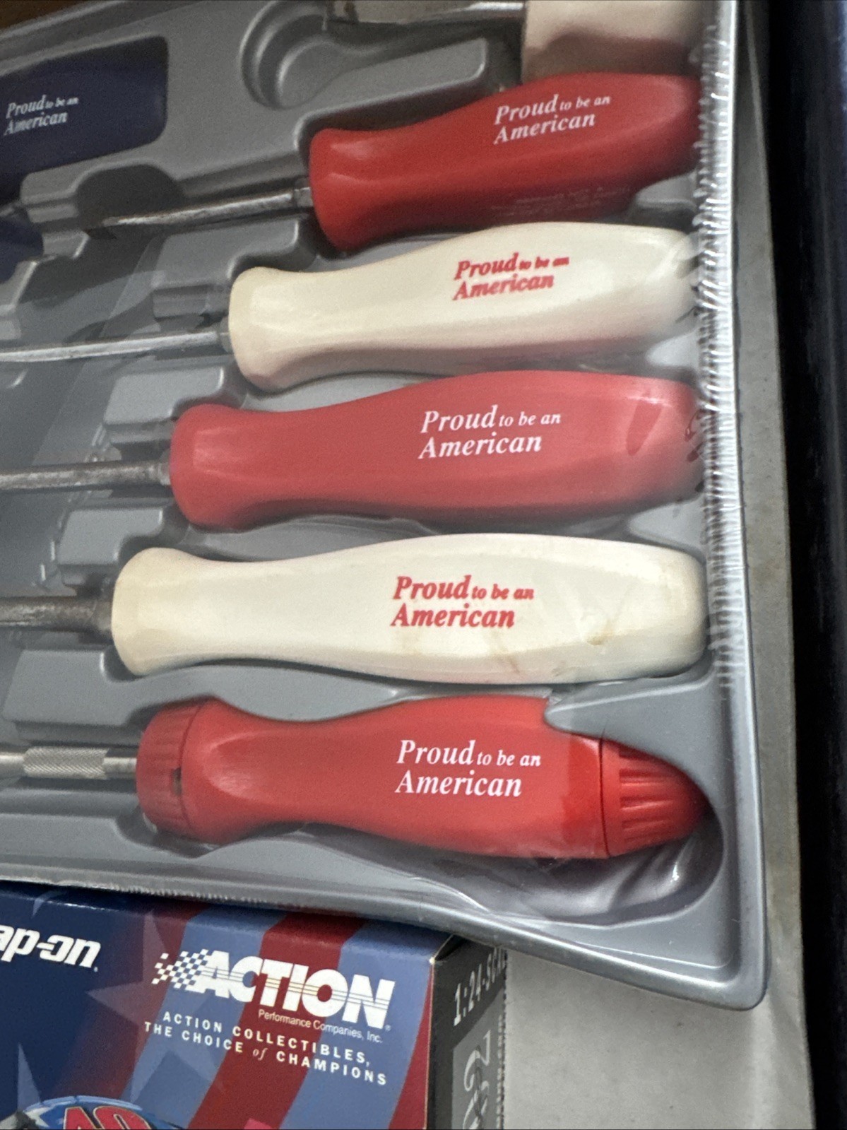 Snap On 9 Piece Red White Blue Hard Handle Screwdriver Set & Ratchet Screwdriver