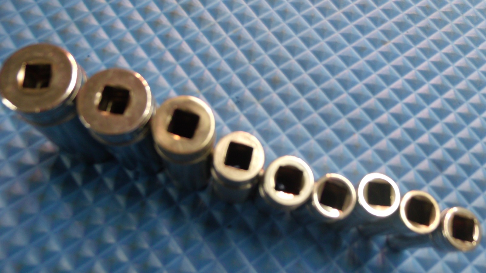 9 PCS. «SNAP-ON» U.S.A. 3/8″ DRIVE 12 POINT DEEP SOCKETS: 5/16 – 7/8″ ON CLIP