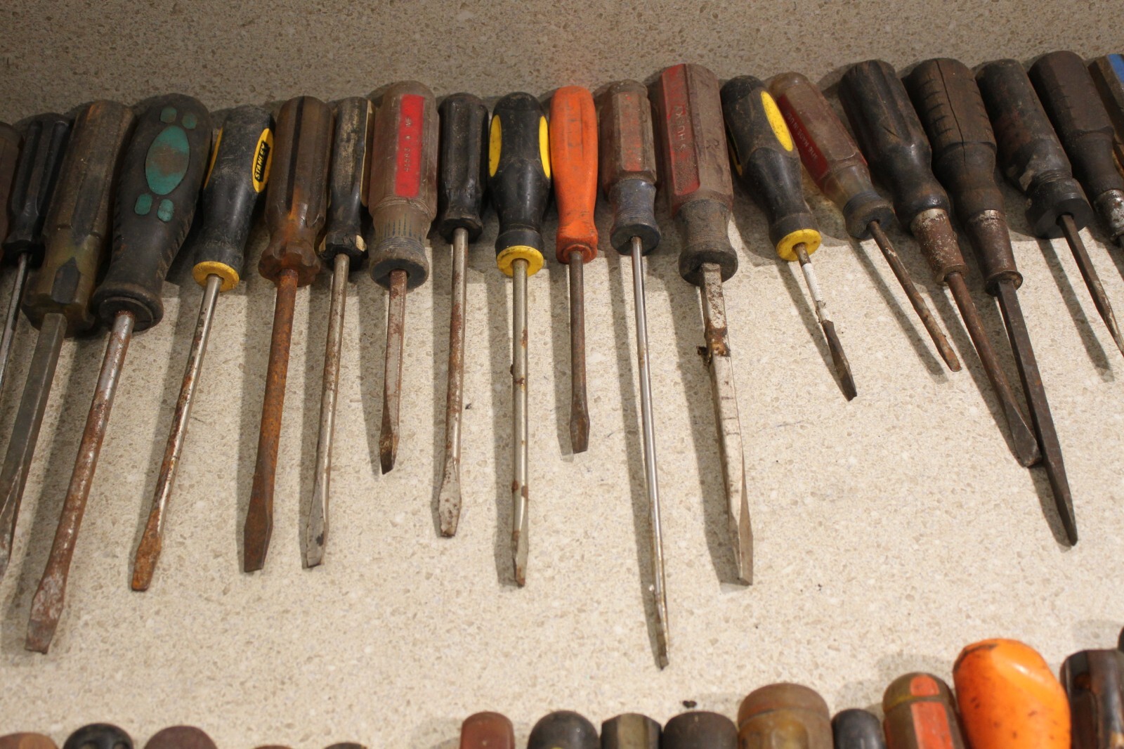 Lot Of Various Size Flat Head & Phillips Head Screwdrivers Vintage Old Tools9357