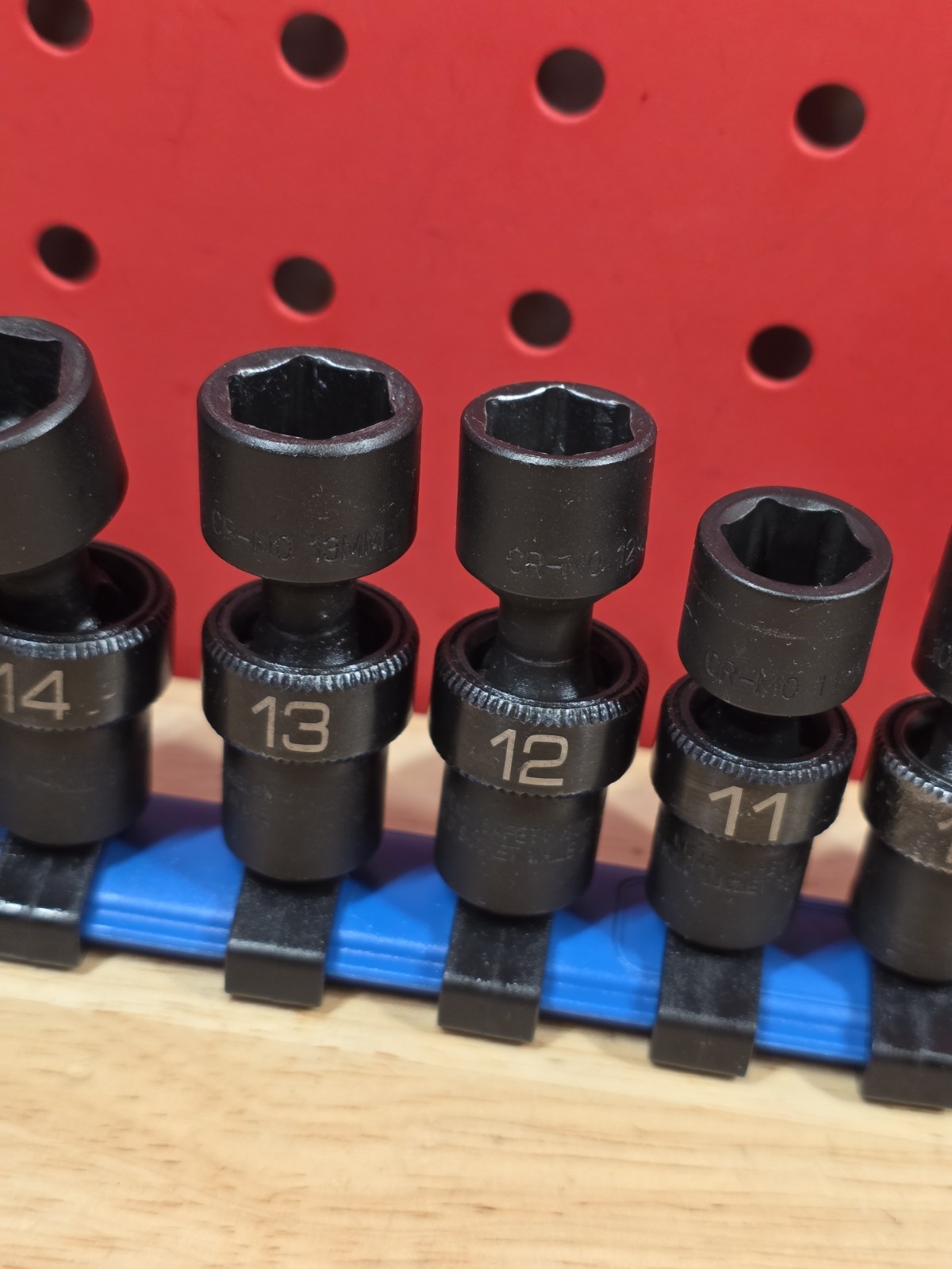 Matco Tools SAUPM126V 5-15mm 12-Piece 1/4” Drive Metric Impact Swivel Socket Set