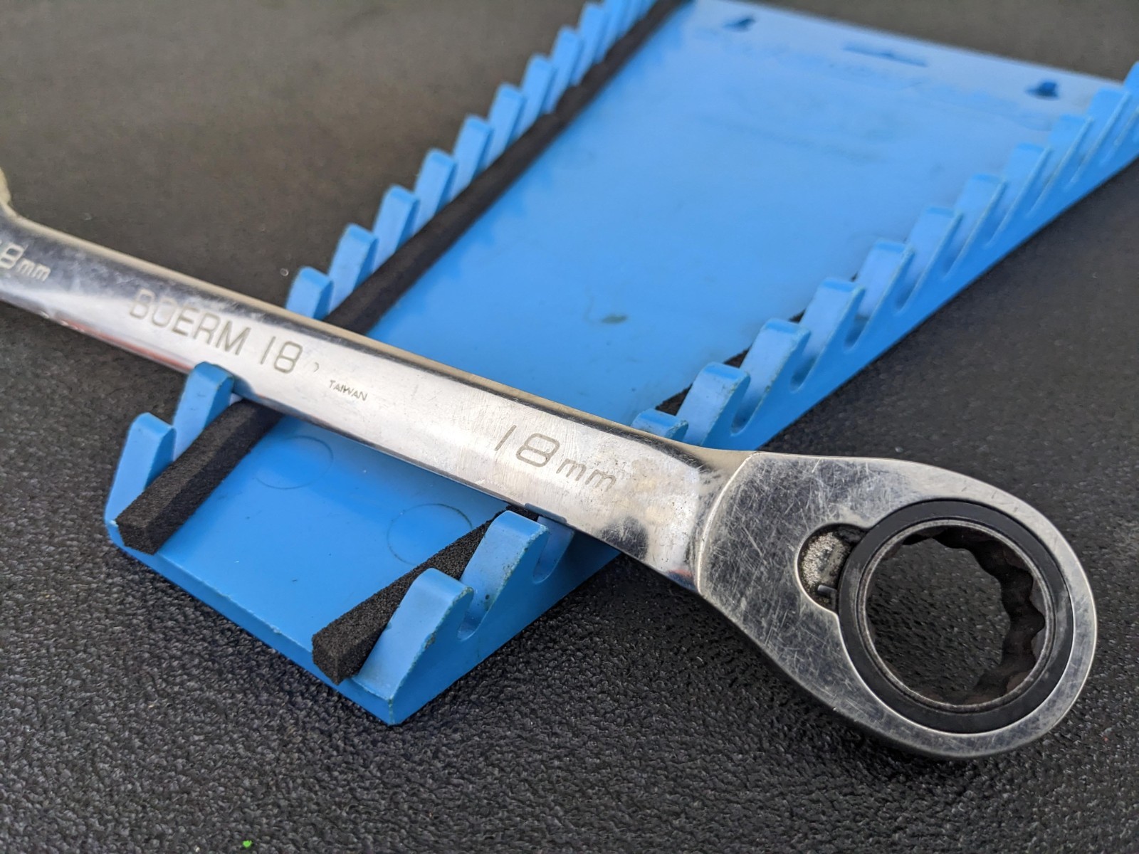 #bn754 Blue Point 12 Point Reversible Ratcheting Wrench Metric BOERM18 18mm