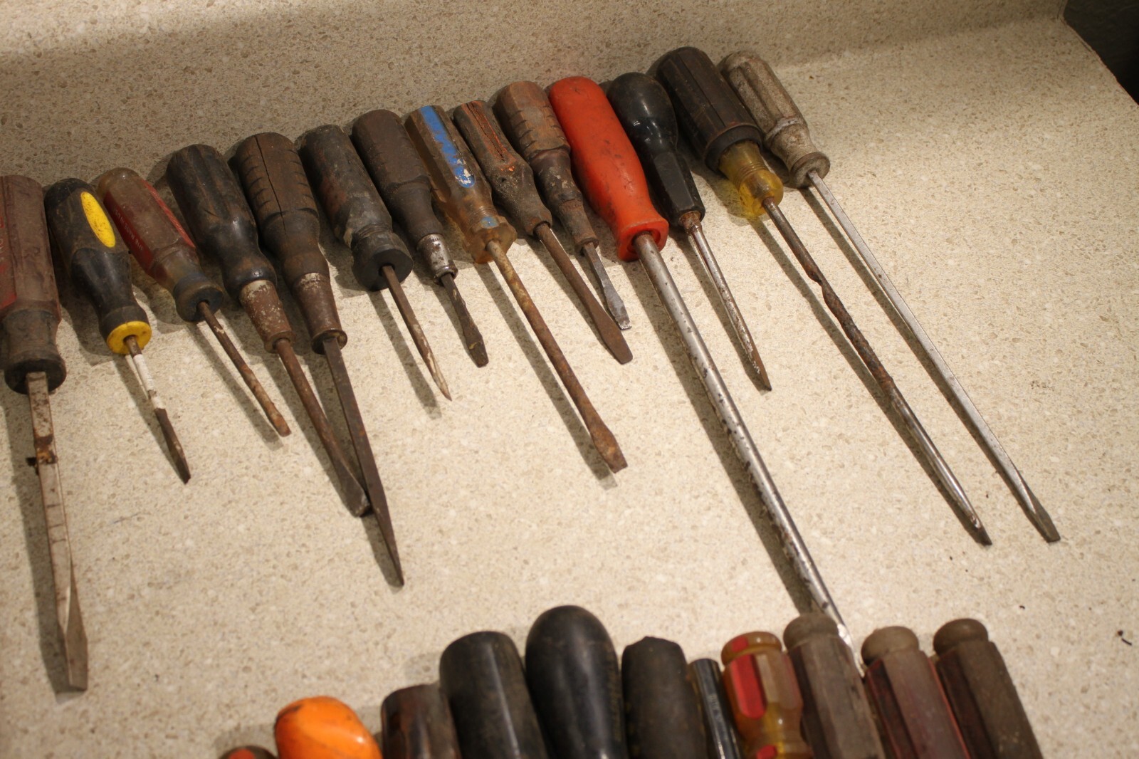 Lot Of Various Size Flat Head & Phillips Head Screwdrivers Vintage Old Tools9357