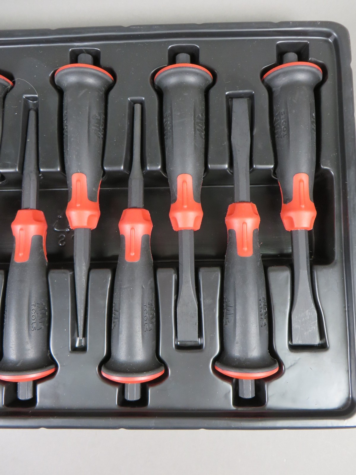 Mac Tools Soft Grip 10-pc Punch and Chisel Set PCHG10SB – MINT