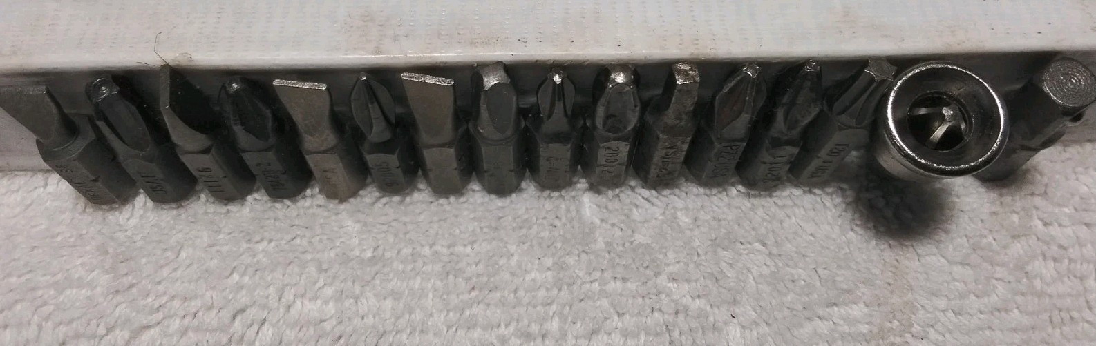 CRAFTSMAN 43373 S-AE 1/4″ MAGNETIC BIT HOLDER & 15PC USA-MADE ASSORTED BIT…