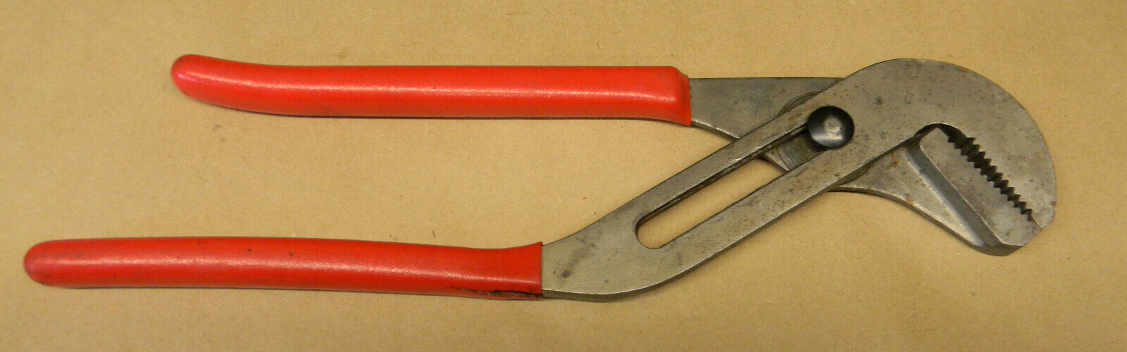 SNAP-ON 16″ RED VINYL GRIPS ADJUSTABLE JOINT PLIERS #AWP160