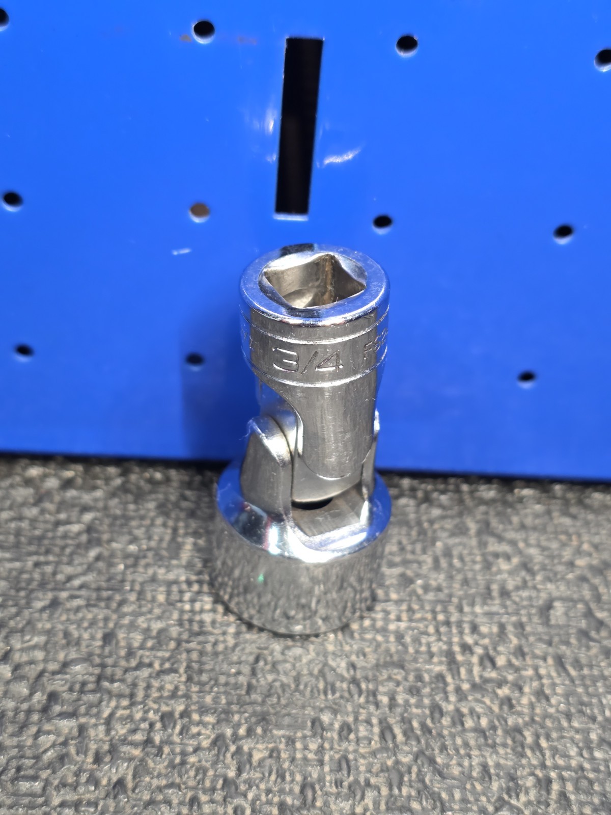 Snap-on Tools FS24 3/4″ 6-Point 3/8″ Drive Swivel Universal Shallow Socket
