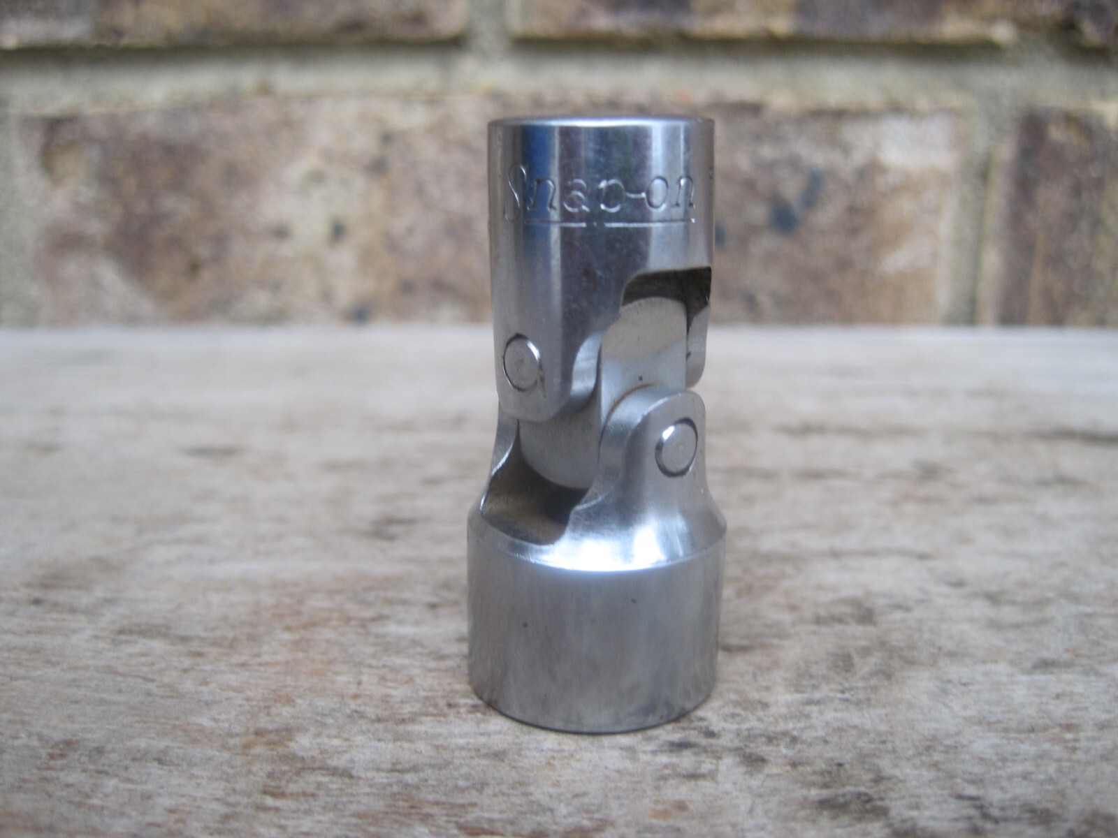 Snap-On 3/8″ Drive 5/8″ Swivel Universal 12pt Socket FVU20