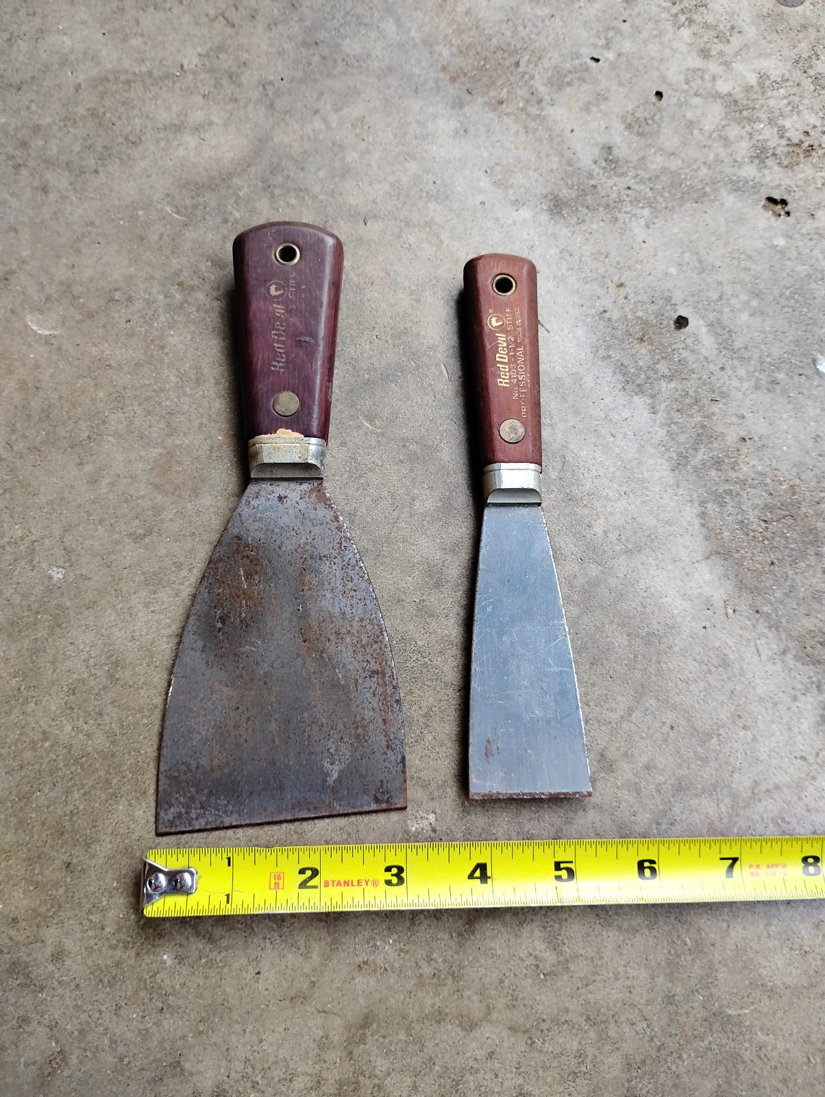 Red Devil Stiff Putty Knife Wood Handle Brass Pin 1-1/2″ & 3″ Lot