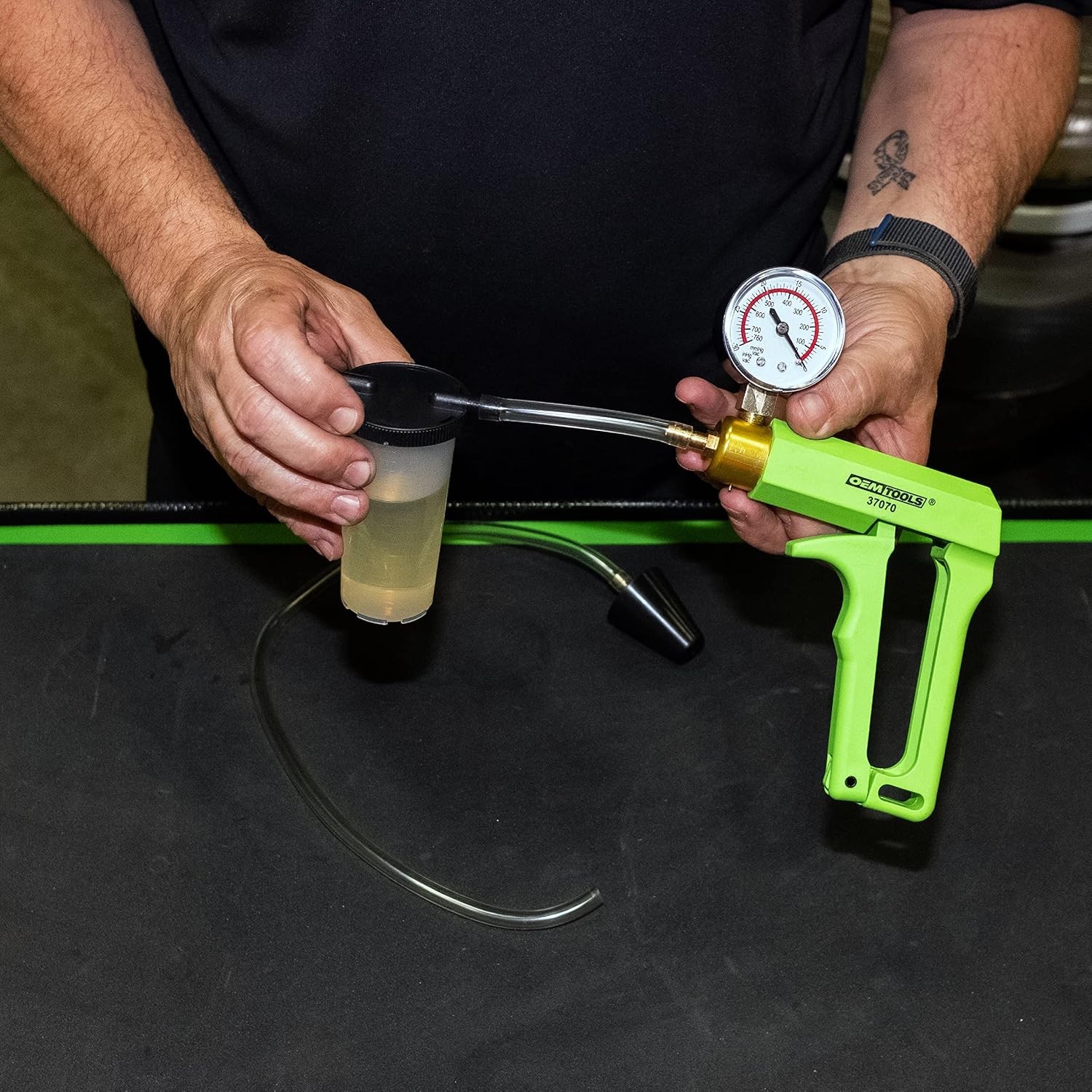 Brake Bleeder Kit with Vacuum Pump Gauge for Brake Power Steering Testing