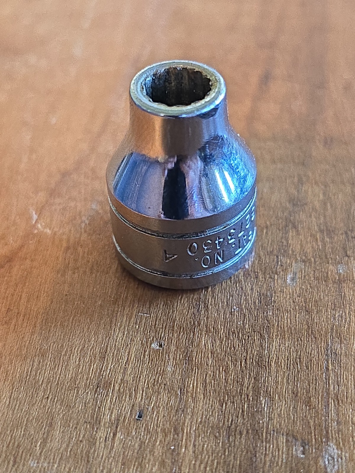 Snap-On F081 3/8″ drive 12-point shallow 1/4″ socket – excellent condition 1984