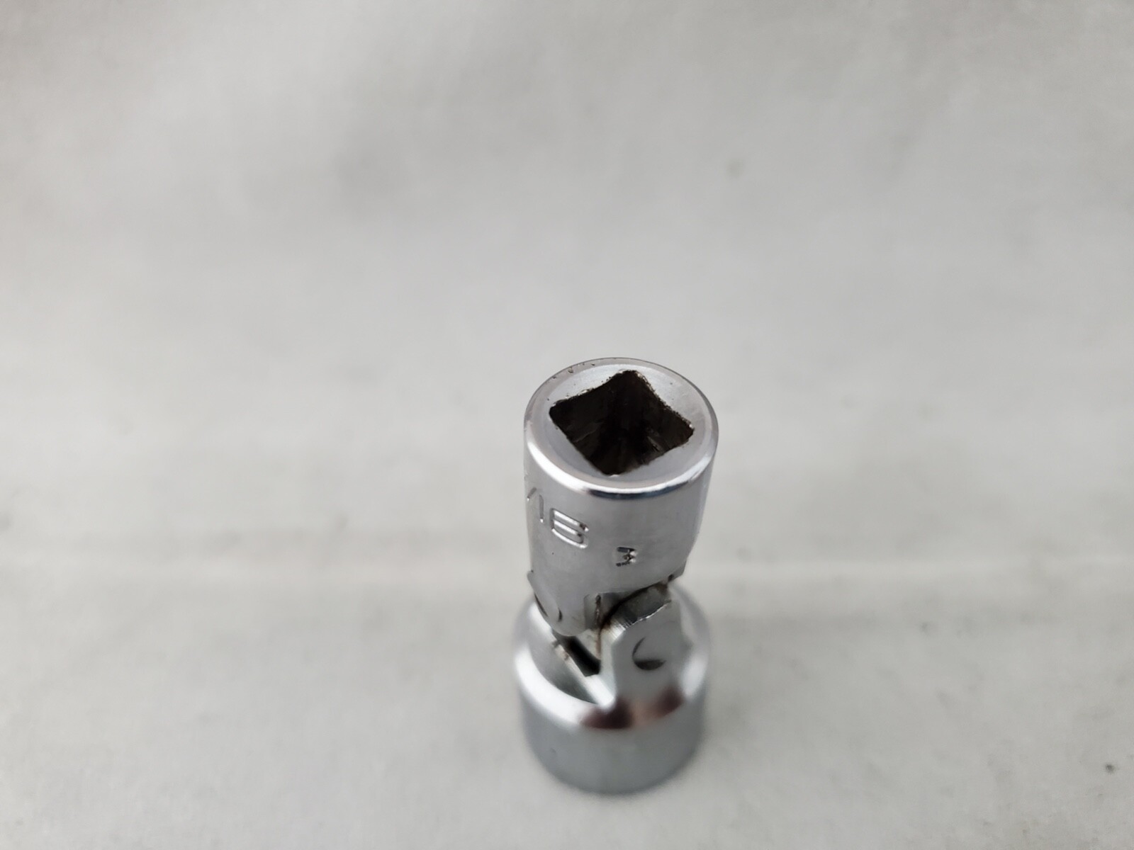 Snap On TMU141, 7/16″ Flank Drive Shallow Universal Socket, 1/4″ Dr 12 Pt