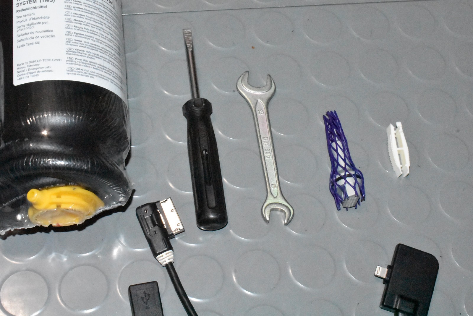 OEM Lamborghini AVENTADOR Owners Manual KIT TIRE TOOL AIR COMPRESSOR PUMP SET