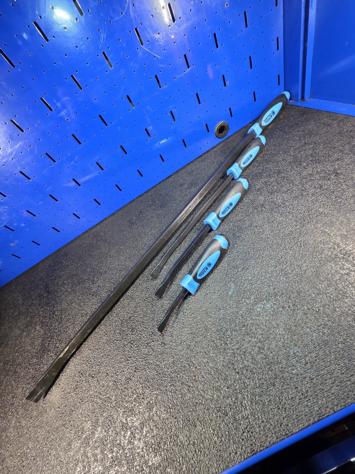 Matco Tools PBB36C 36″ PBB17C 17″ PBB12C 12″ & PBB8C 8″ Striking Pry Bars Blue