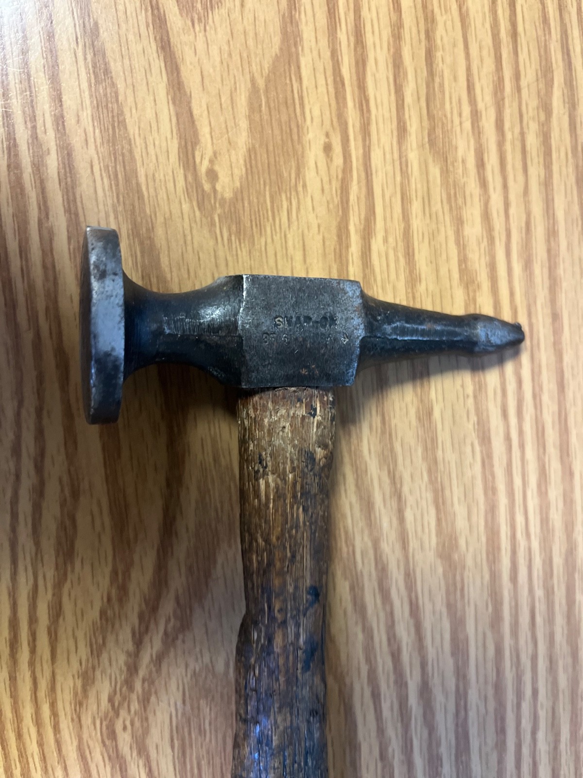 SNAP ON – BF611 – VINTAGE AUTO BODY FINISHING HAMMER WITH WIDE HEAD — LOC#158