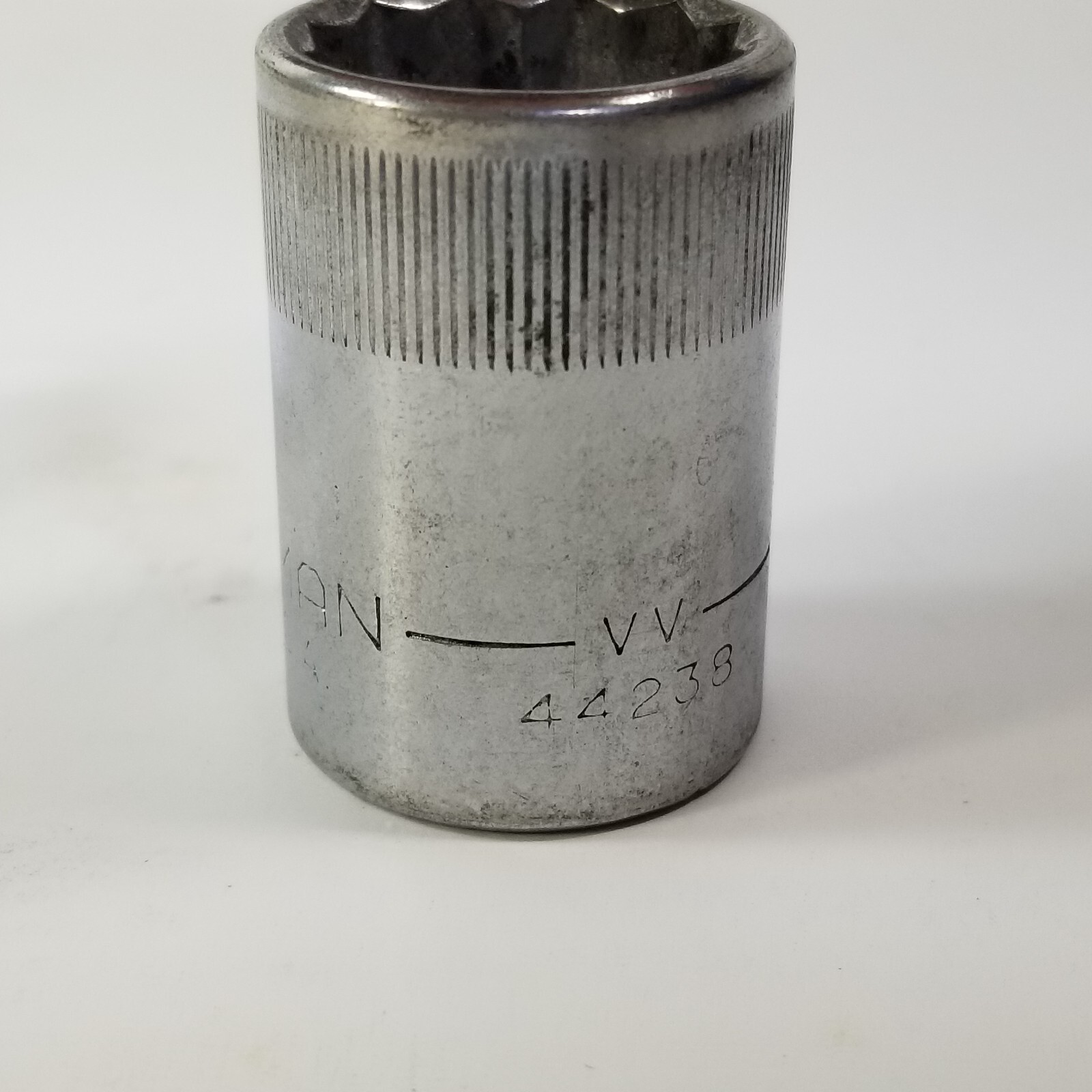Craftsman USA 19mm 12 Point 1/2″ Drive Socket 44238 -VV- Series Knurled