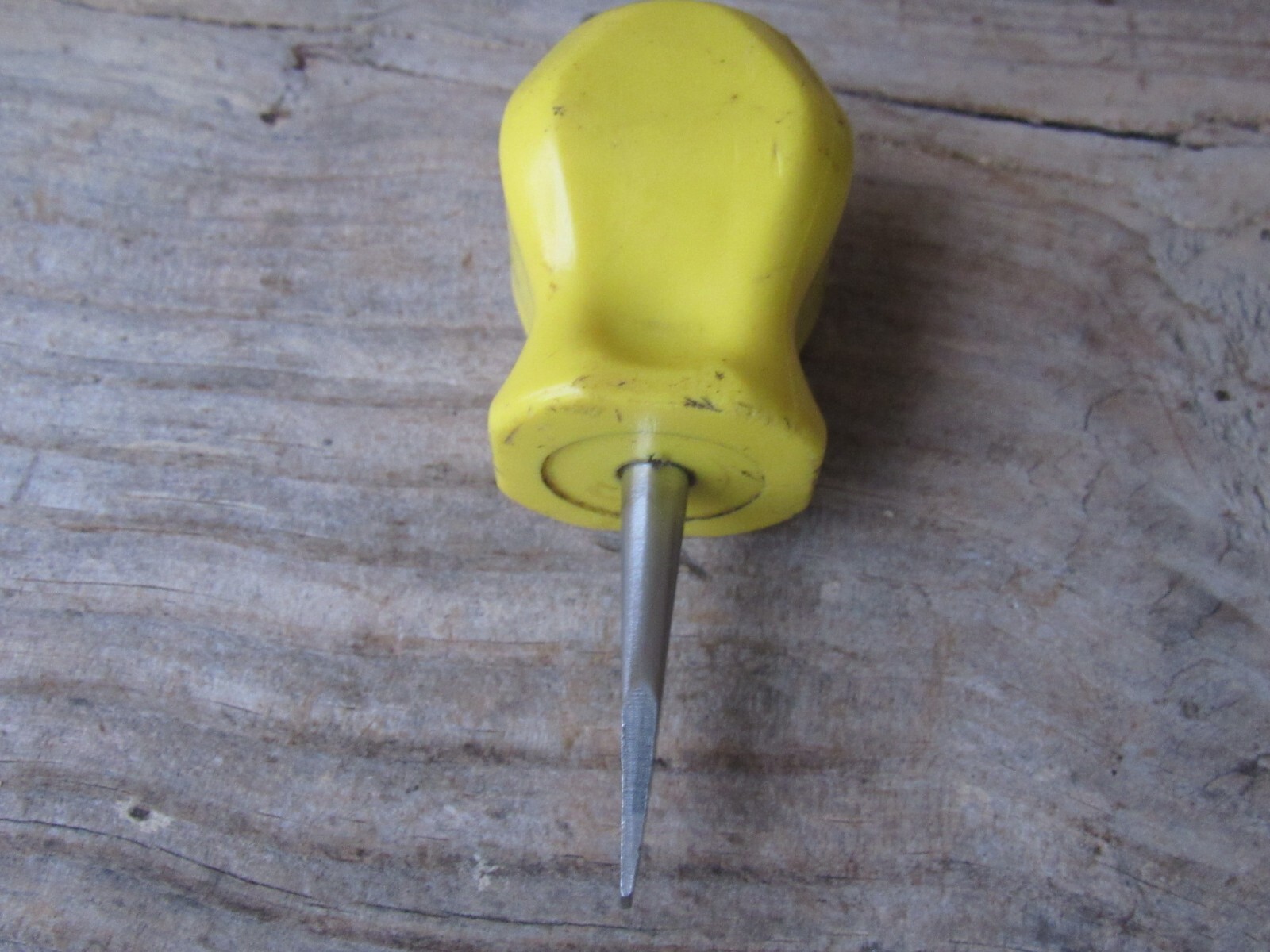 SNAP ON SDD1 STUBBY YELLOW HARD HANDLE SLOTTED STRAIGHT FLAT TIP SCREWDRIVER