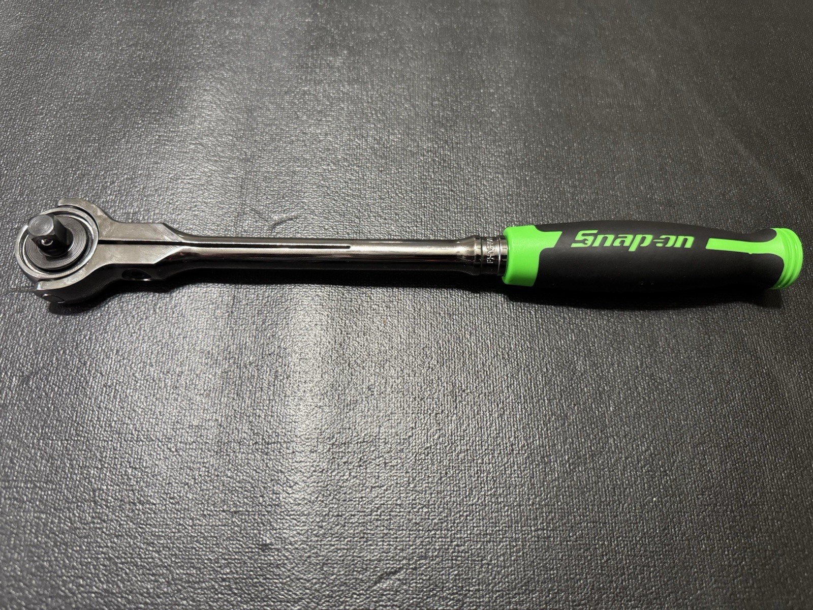 NEW GREEN 3/8″ Drive 100-Tooth Soft Grip Swivel Head Ratchet FHNF100AG