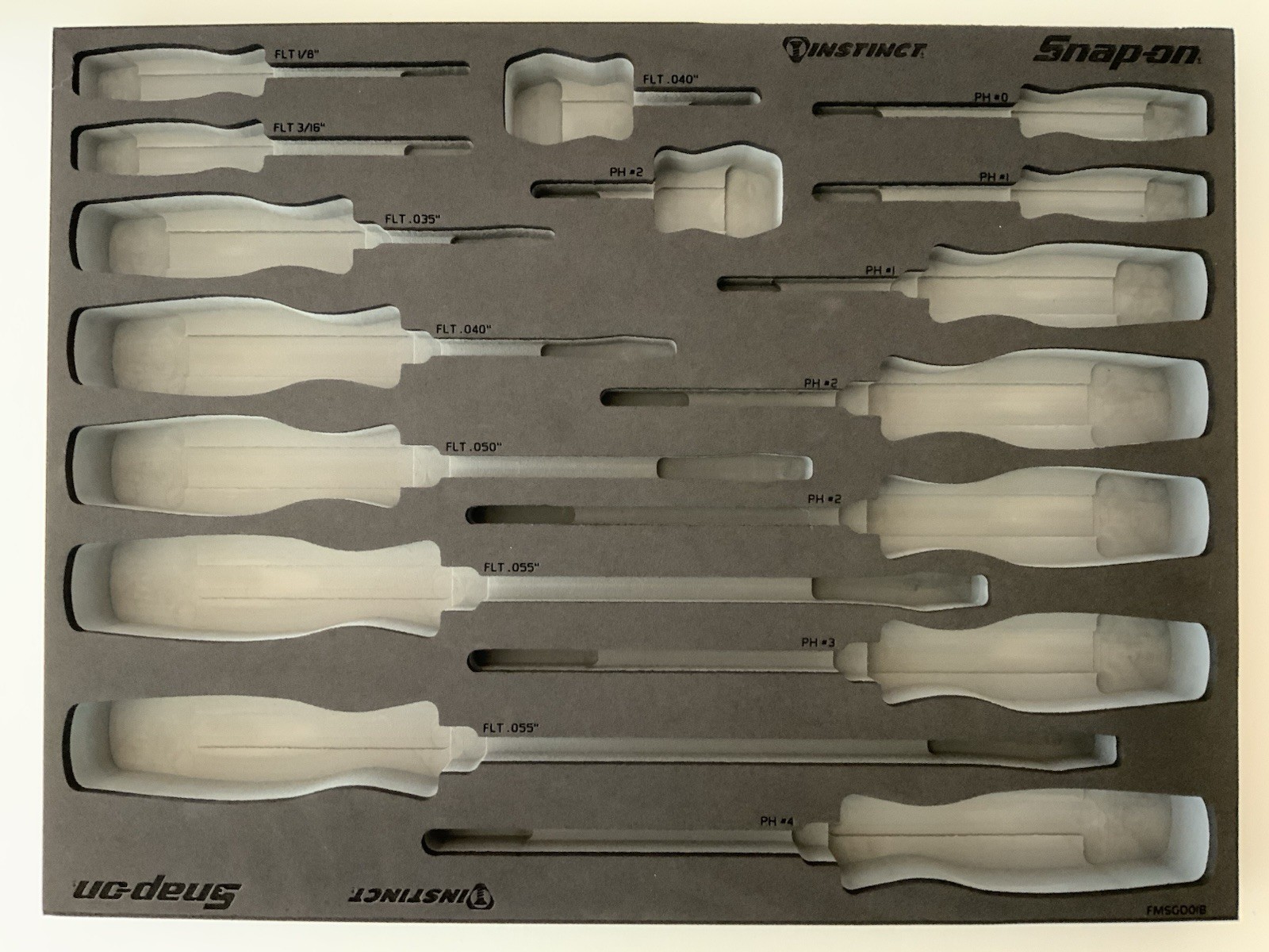 Snap-On Tools 16 Pc Soft Grip Combination Screwdriver Foam Set SGDX160BFMB
