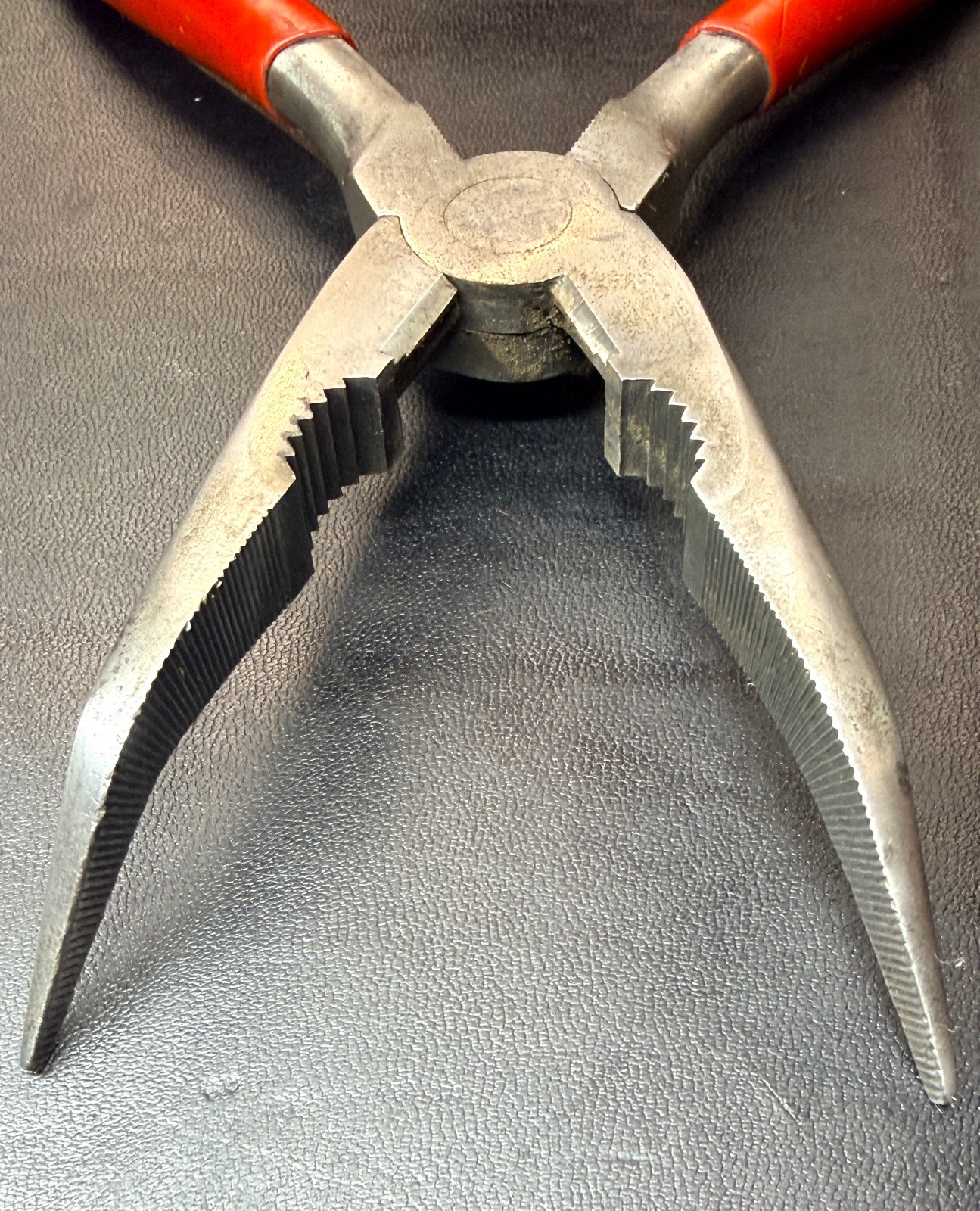 MAC TOOLS PB??? 9″ Bent Nose Pliers 45° With Cutter (Red) USA RARE