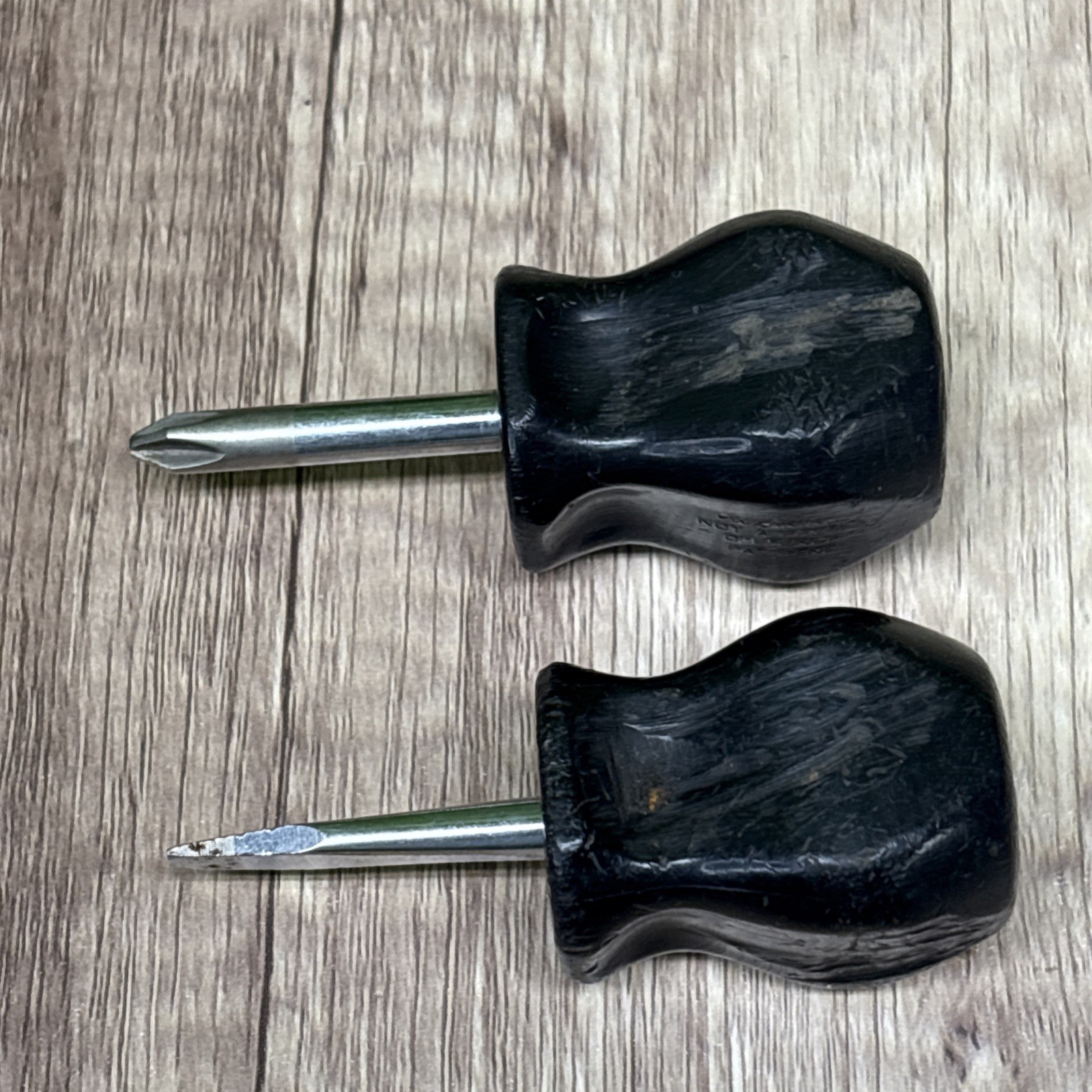 SNAP ON = TWO SHORT BLACK HANDLE SCREWDRIVER – PHILLIPS & FLAT – SSSD #2Y