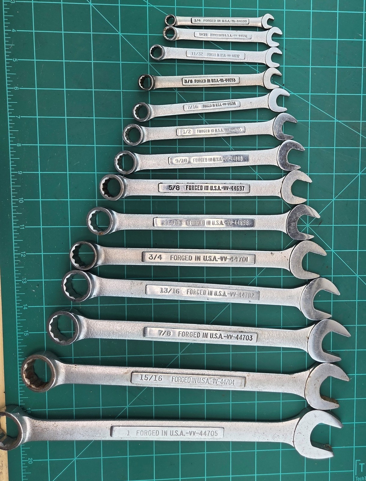 Craftsman USA Combination Wrench Set 1/4″ – 1″ PLUS 11/32″ 14 pieces
