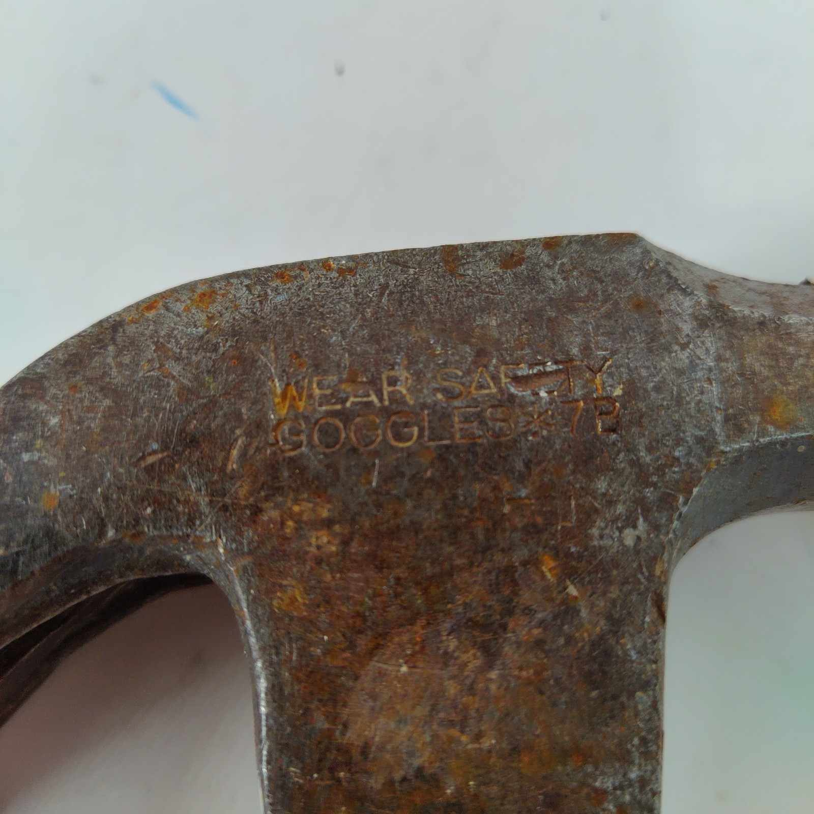 Craftsman 16 oz Claw Hammer With Comfort Grip and Fiberglass Handle No 3820