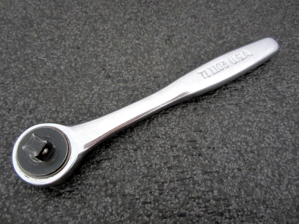 Vintage Easco 1/4″ Drive Ratchet 711103 Smooth Handle Made in USA