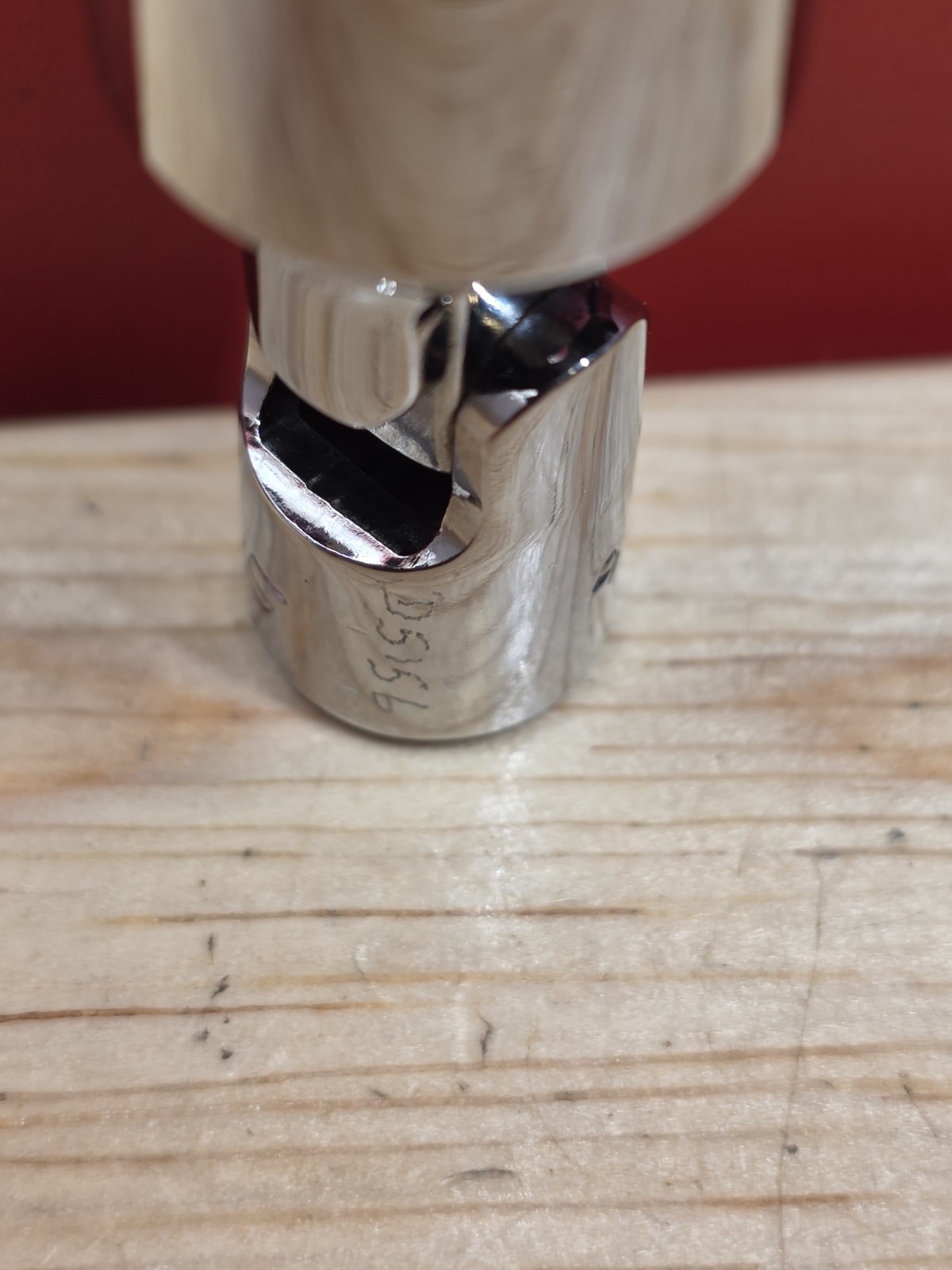 Snap-on Tools TMU181A 9/16″ SAE 1/4″ Drive 12-Point Universal Socket See Details
