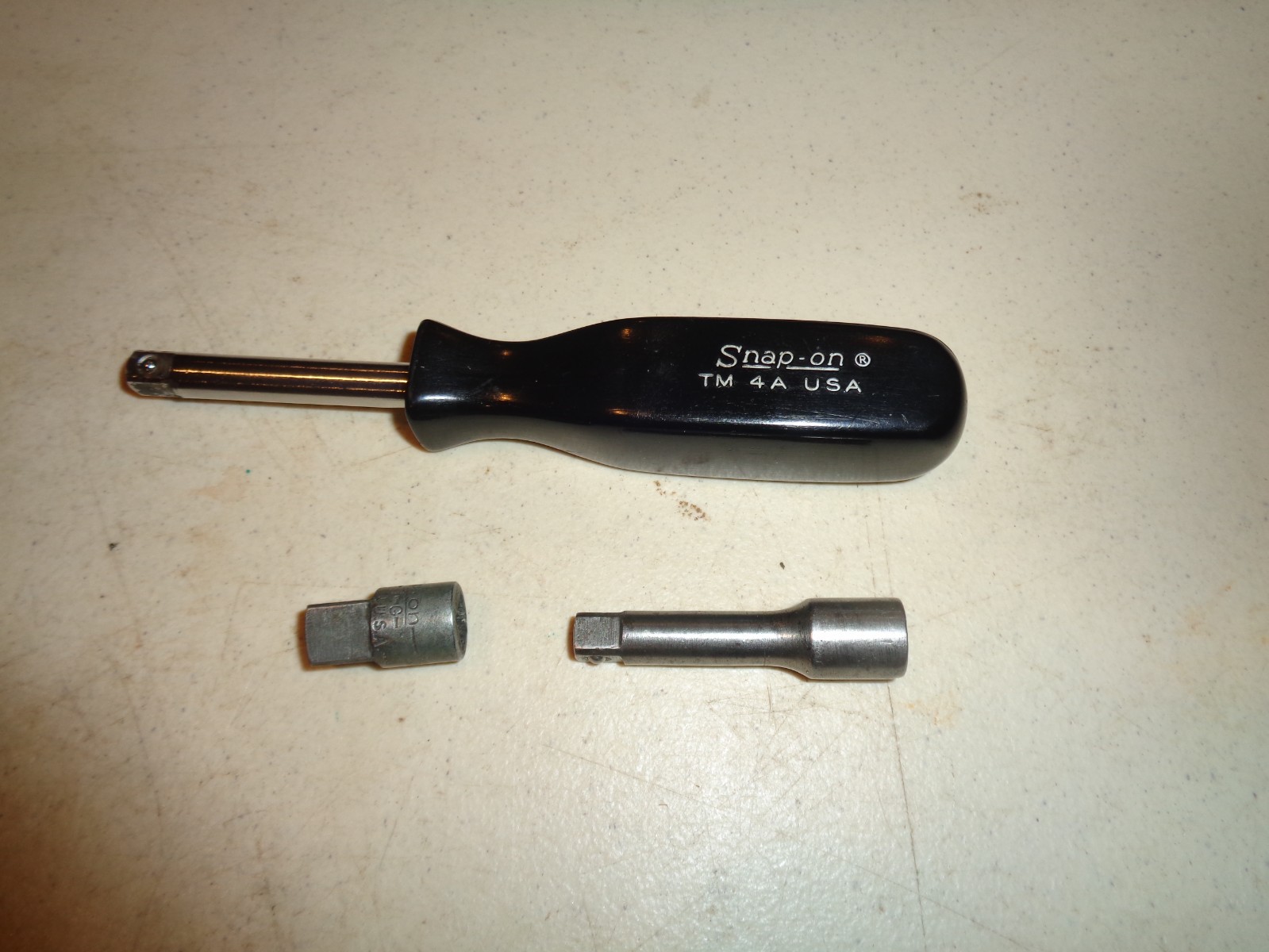 Snap-on Tool TM4A Hard Handle 1/4″ Standard Shank Driver, M-2-G, A-3-G Adapters