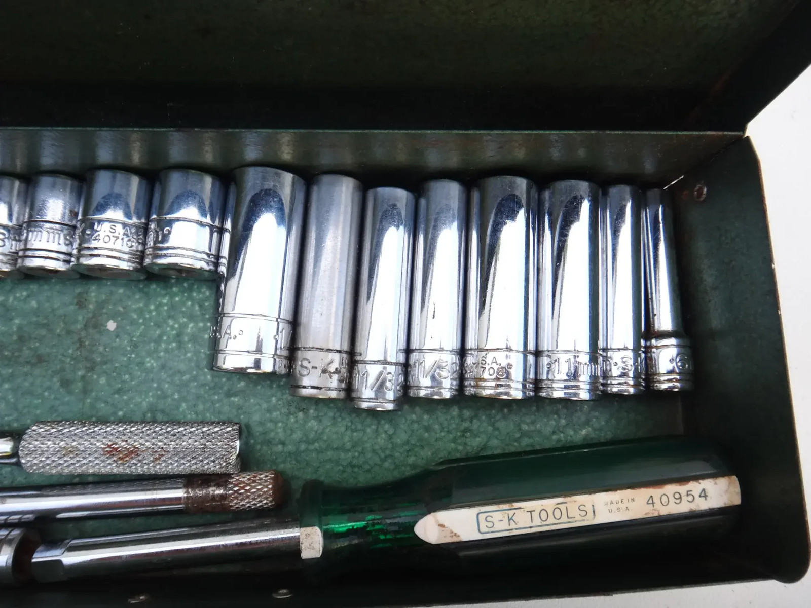 S-K Tools 1/4in Drive Socket Set 40954 Metric SAE Vintage Green Metal Case