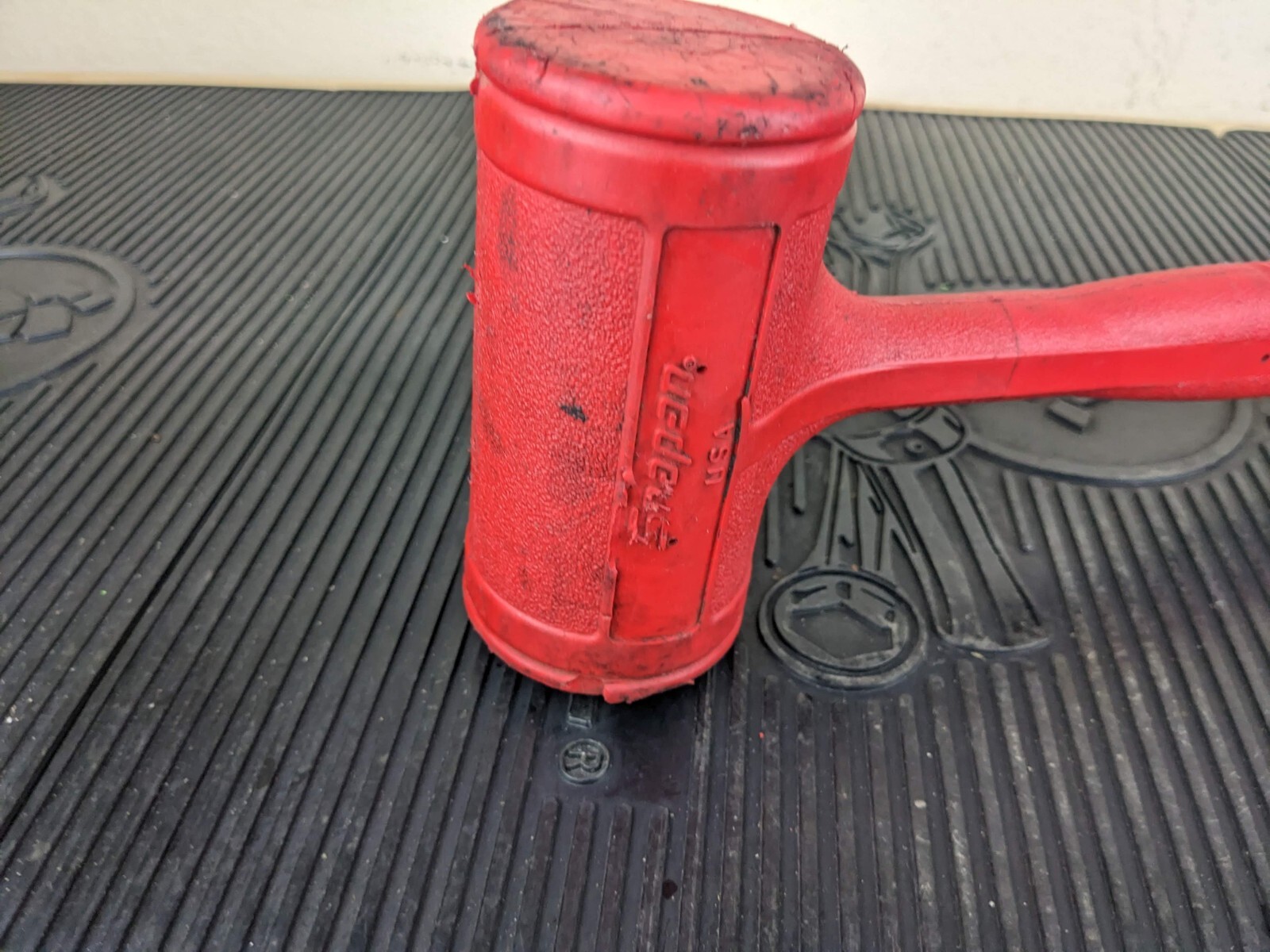 #ba806 Snap-On HBFE48 Dead Blow 48-Ounce Soft Grip Hammer RED