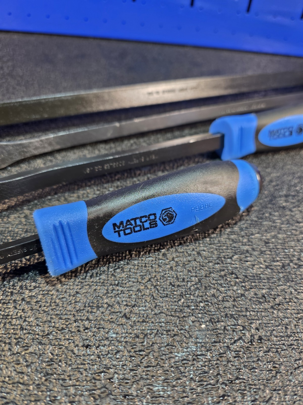Matco Tools PBB36C 36″ PBB17C 17″ PBB12C 12″ & PBB8C 8″ Striking Pry Bars Blue