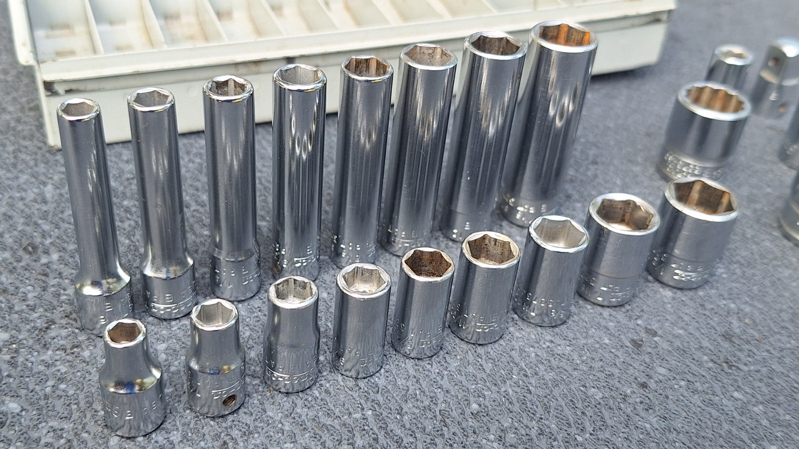 RARE 1968 Snap On R5094 30-pc Small Bolt & Nut 1/4 & 3/8 Socket Set w/GREY Case