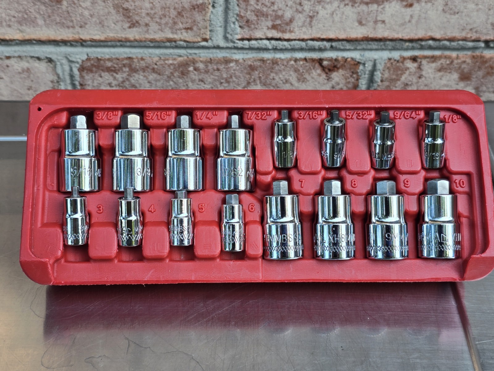 Mac Tools 3/8″ & 1/4″ Drive SAE and Metric Stubby Hex Bit Set, Part# SXASS16PT