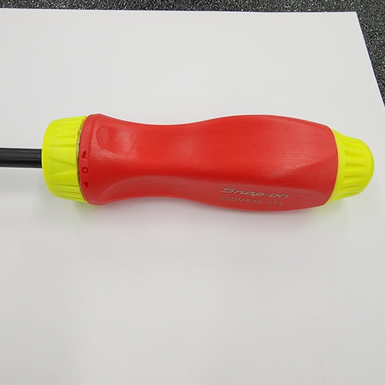 Snap-on Tools USA RARE RED & HIGH-VIZ Ratcheting Screwdriver w/Bits SSDMR4B