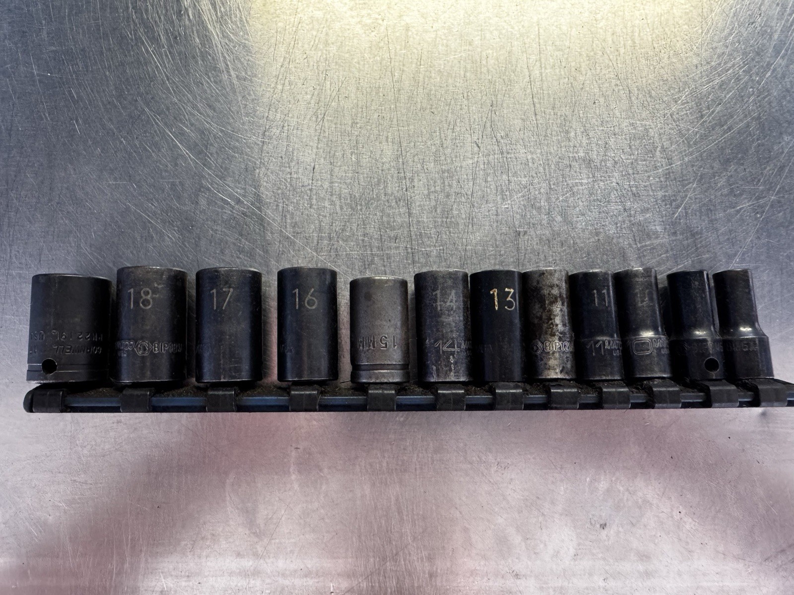 Matco SBIPM126TA 12p 3/8″ Drive 6 Point Metric Mid Length Impact Socket Set READ