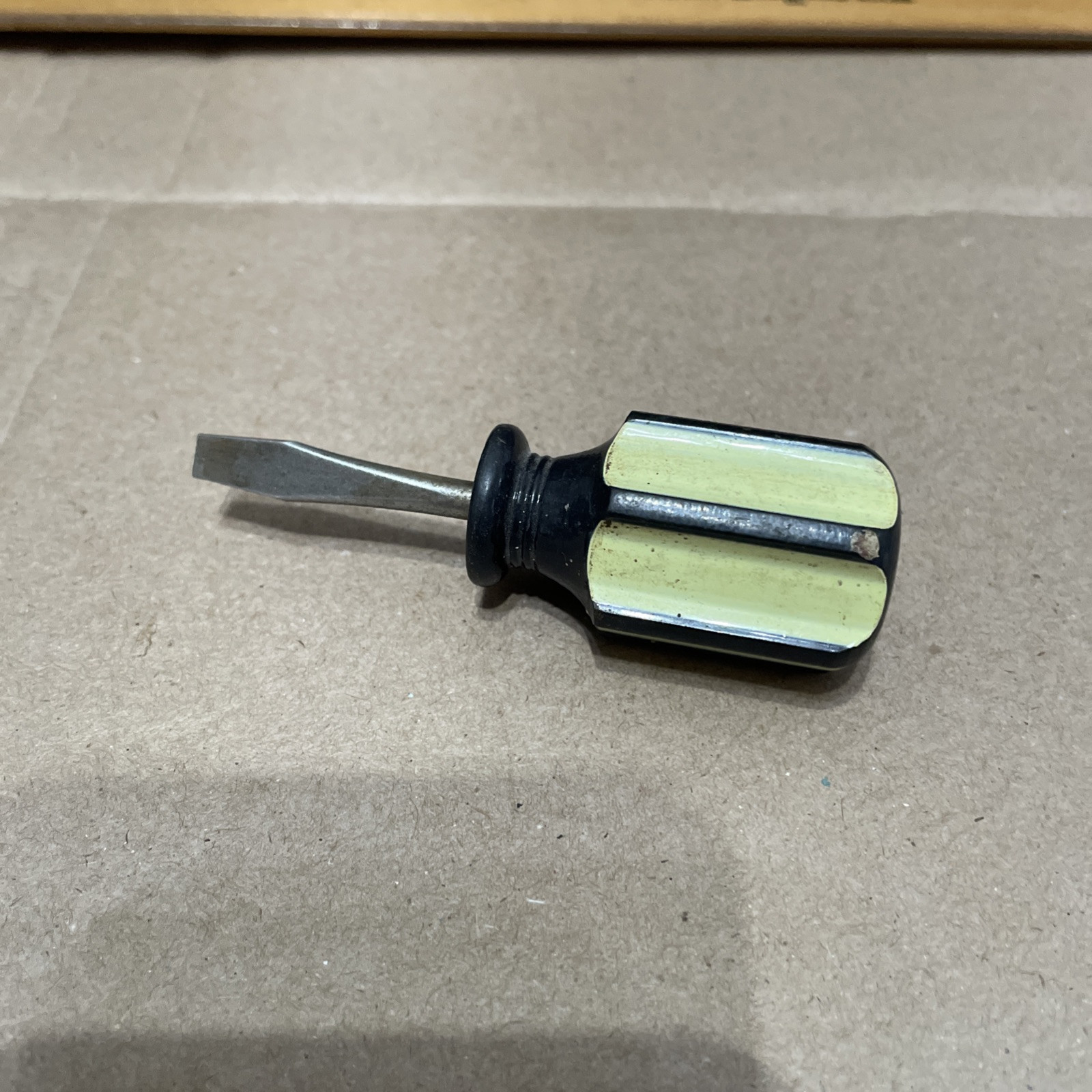 Unbranded 1/4” Flat/Slotted Tip Stubby Screwdriver 3-1/4” Long ! See Photos !
