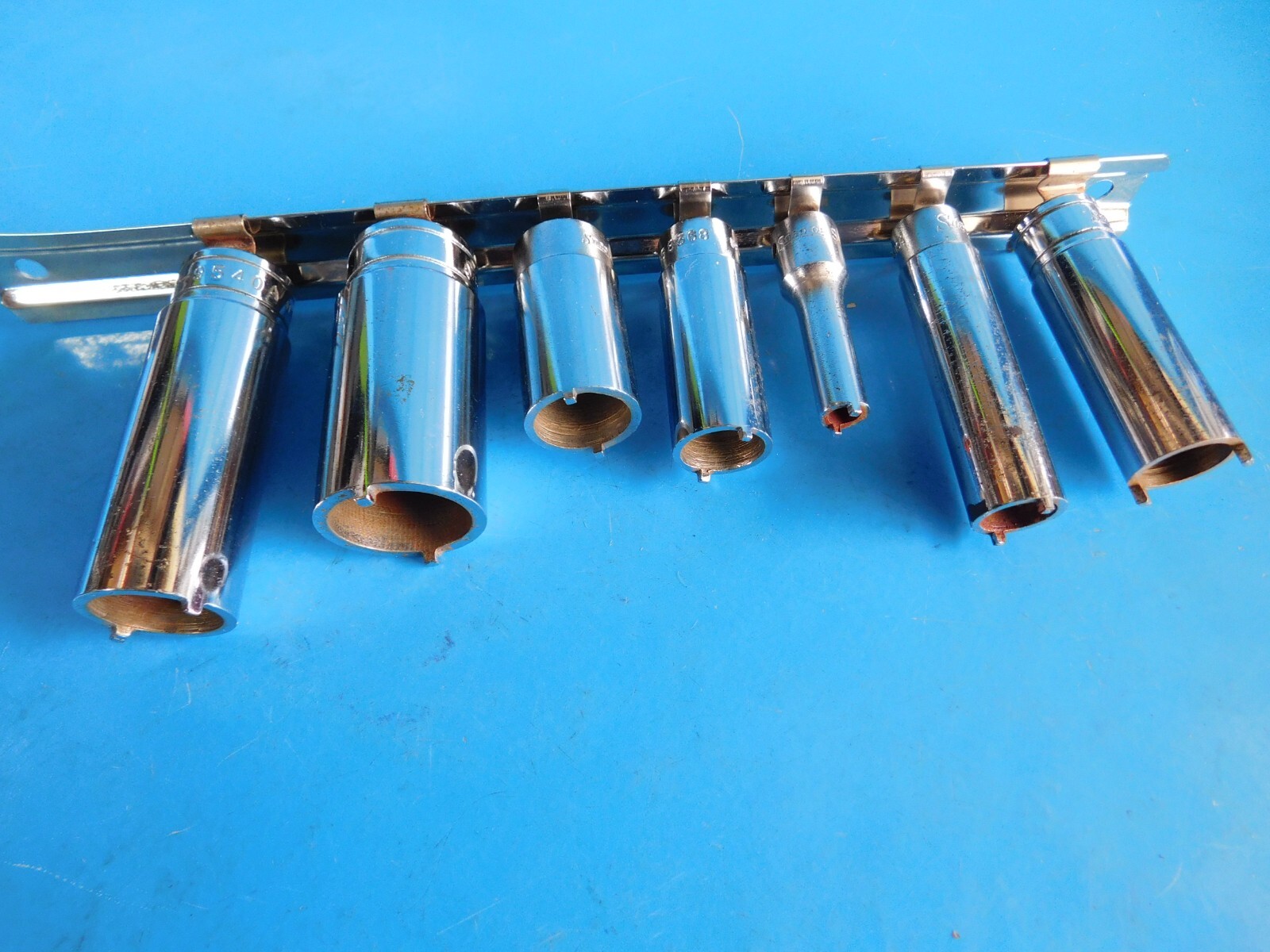 USED, SNAP ON» RADIO,TRIM NUT, DASH NUT,REMOTE CONTROL,WIPER» 2 PRONG SOCKETS