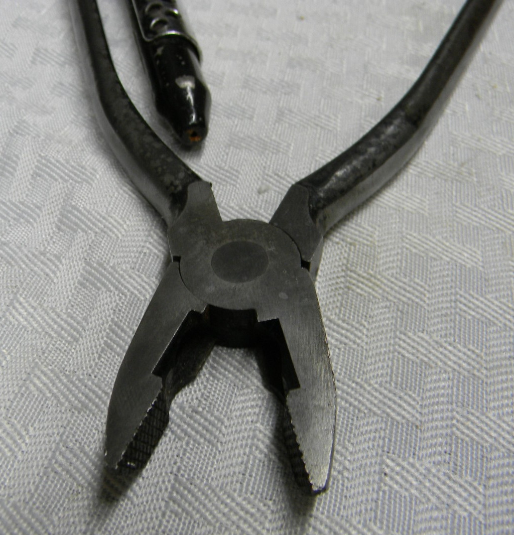 UNBRANDED 10-1/2″ LONG AIRCRAFT SAFETY WIRE TWISTER PLIERS