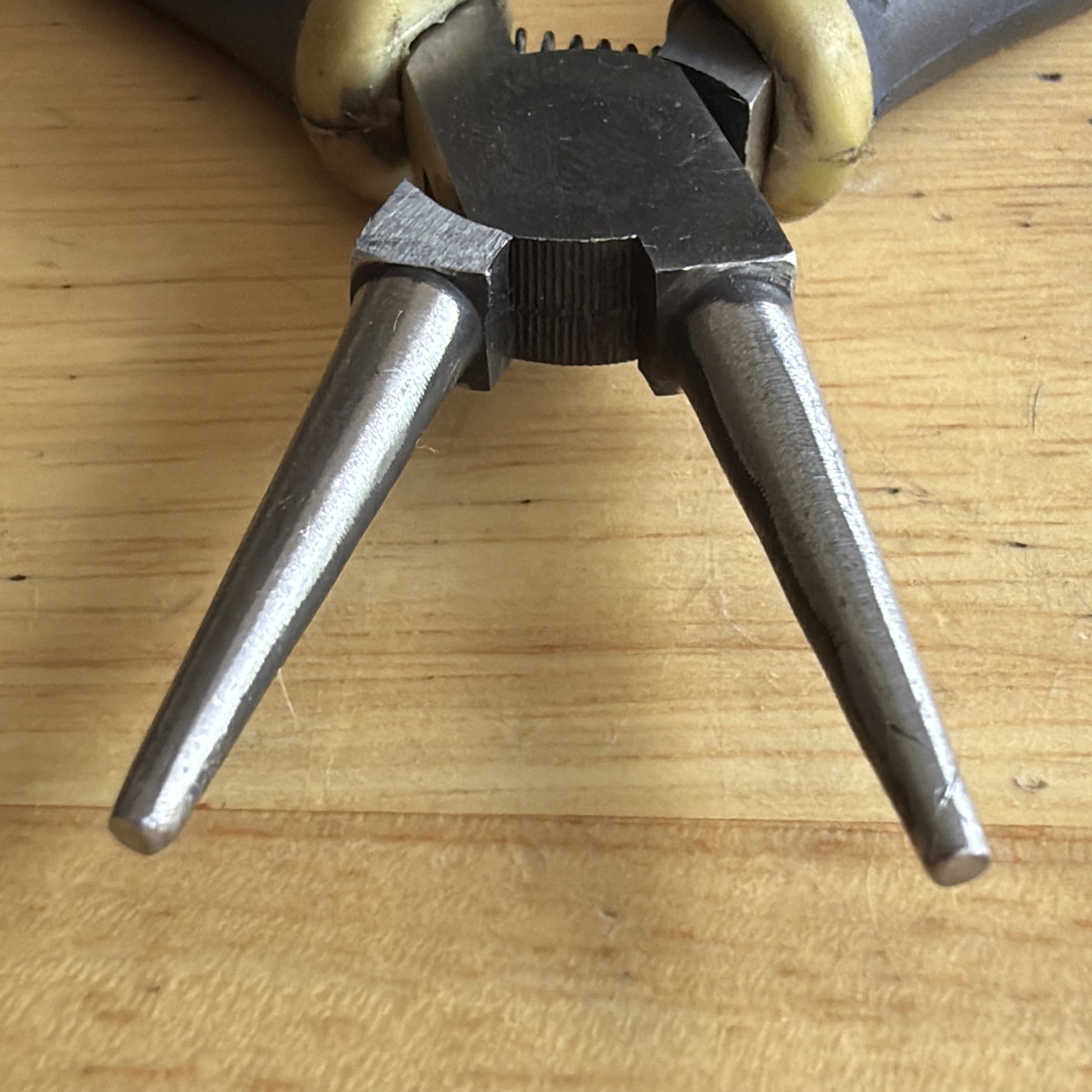 Blue Point Tools 5″ Long Mini Round Needle Nose Pliers B75CMP