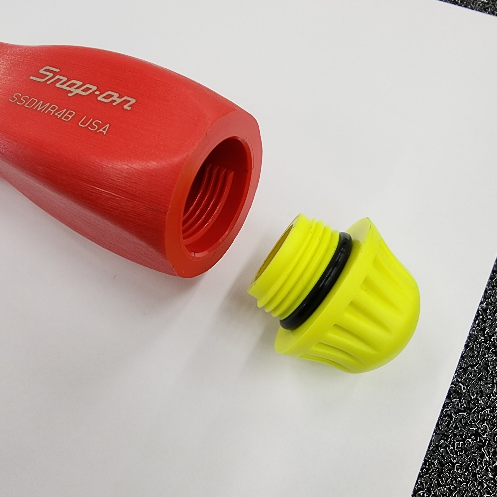 Snap-on Tools USA RARE RED & HIGH-VIZ Ratcheting Screwdriver w/Bits SSDMR4B