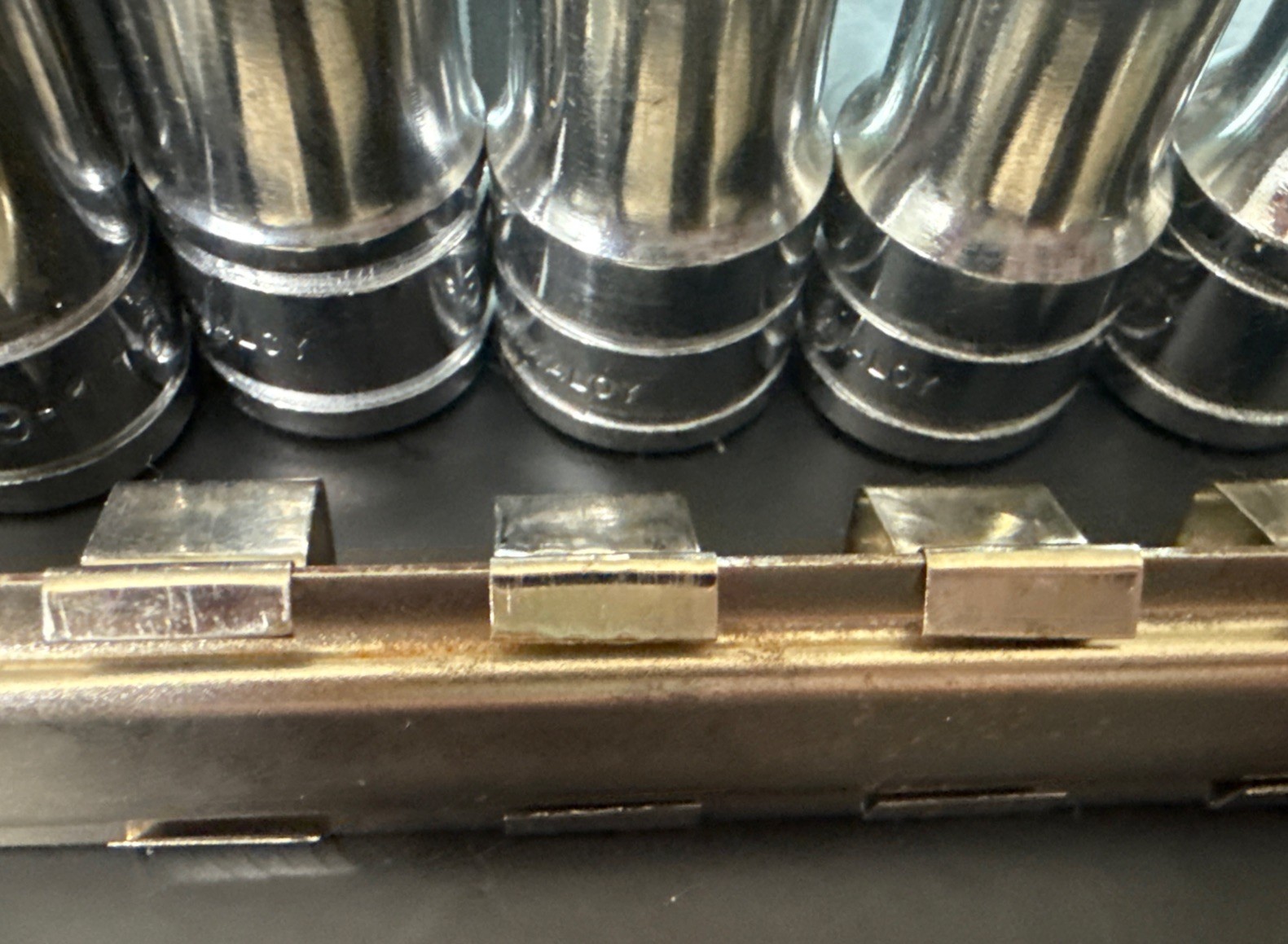VINTAGE ARMSTRONG 15pc 1/2” Dr CHROME METRIC SOCKET SET STD 10mm – 32mm W/ RAIL