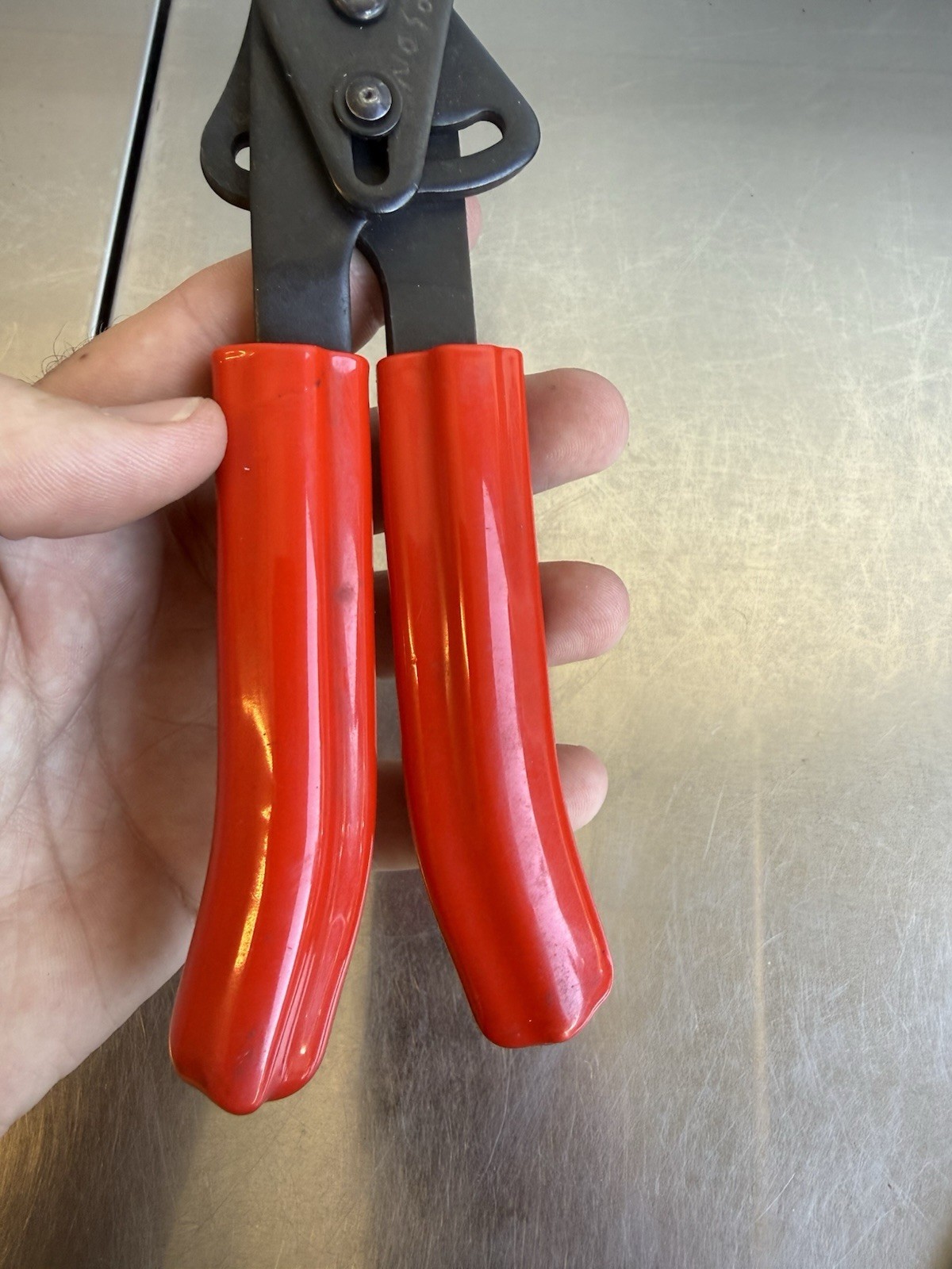 Blue-Point Tools PHP1 9-1/4″ Swivel Jaw Hose Clamp Plier with Red Handle