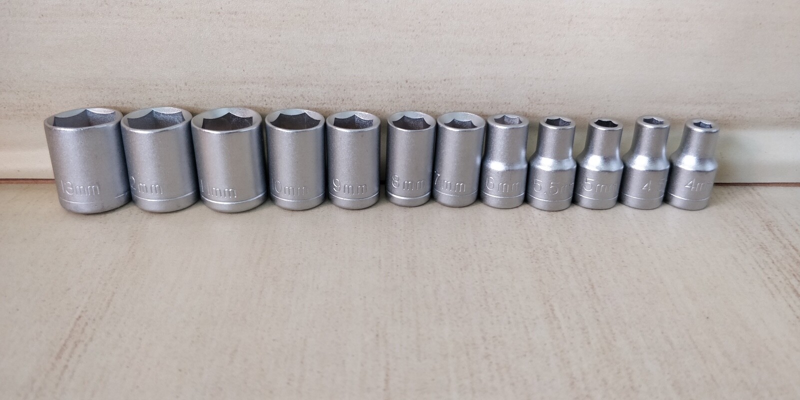 12 Pieces — Metric Socket Set — 4mm through to 13mm — 1/4″ Drive -6 Point