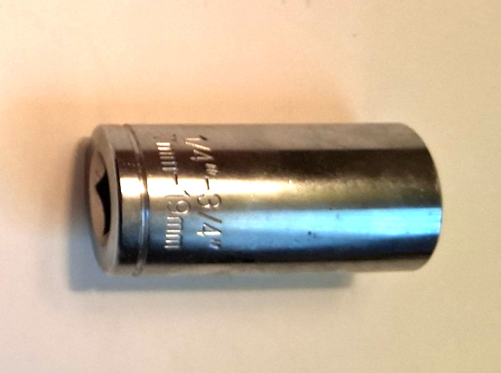 3/8″ Drive Universal Gator Grip Socket, Fits 1/4″ – 3/4″ SAE and & 7-19 Metric